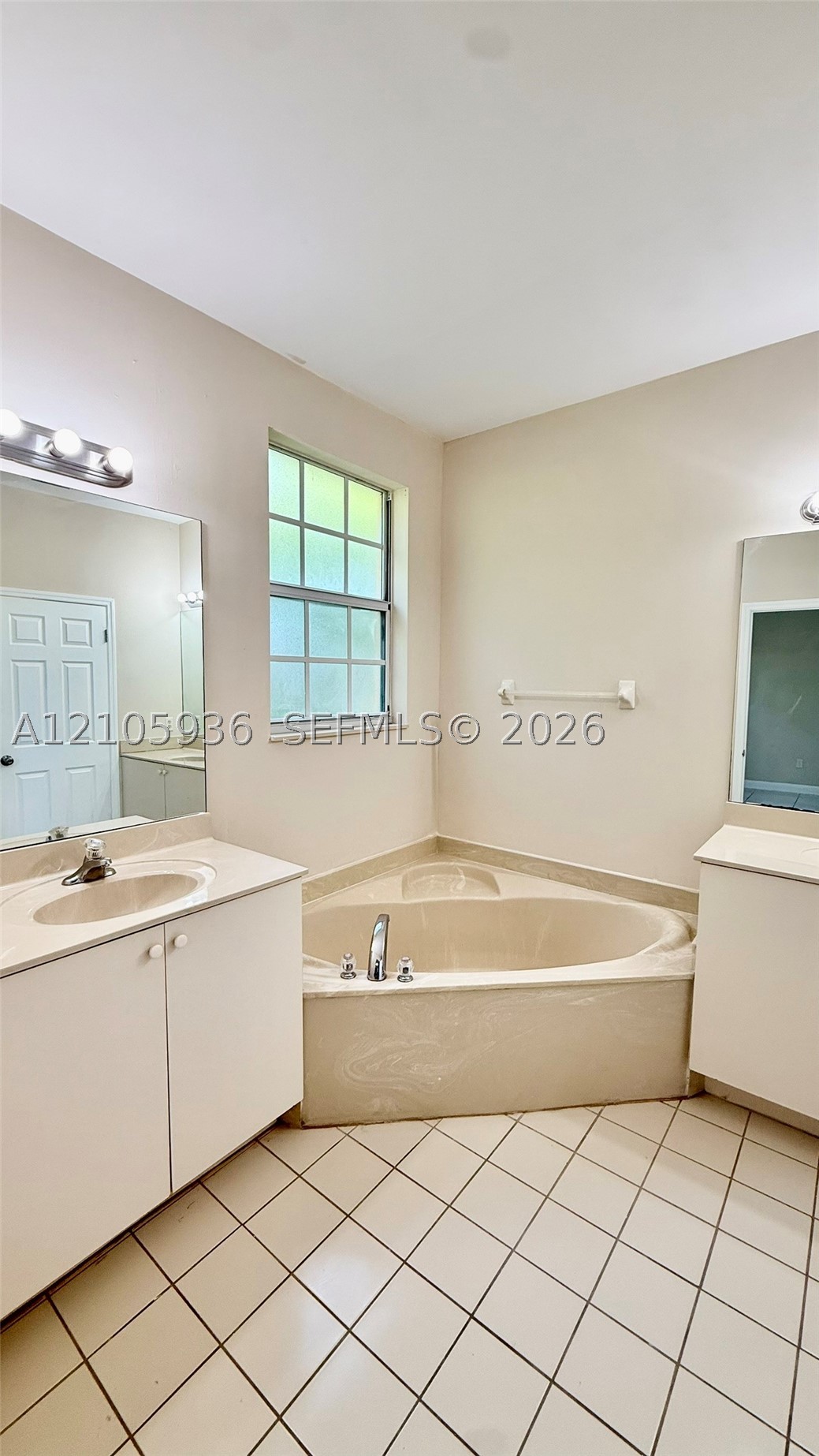 427 Ne 21st Ter 427 Property Photo 18
