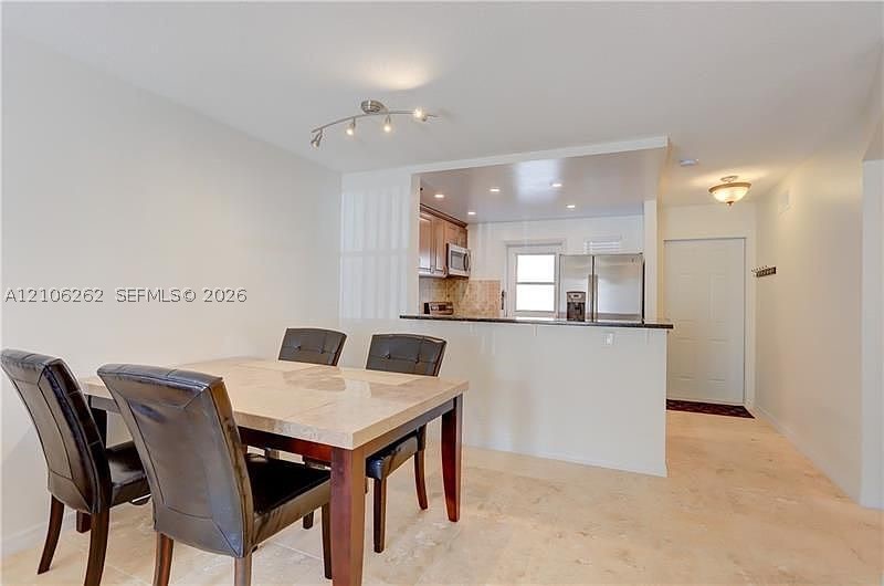 2212 Ne 1st Way 101 Property Photo 7