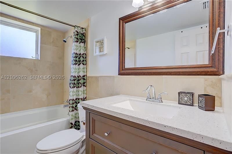 2212 Ne 1st Way 101 Property Photo 12