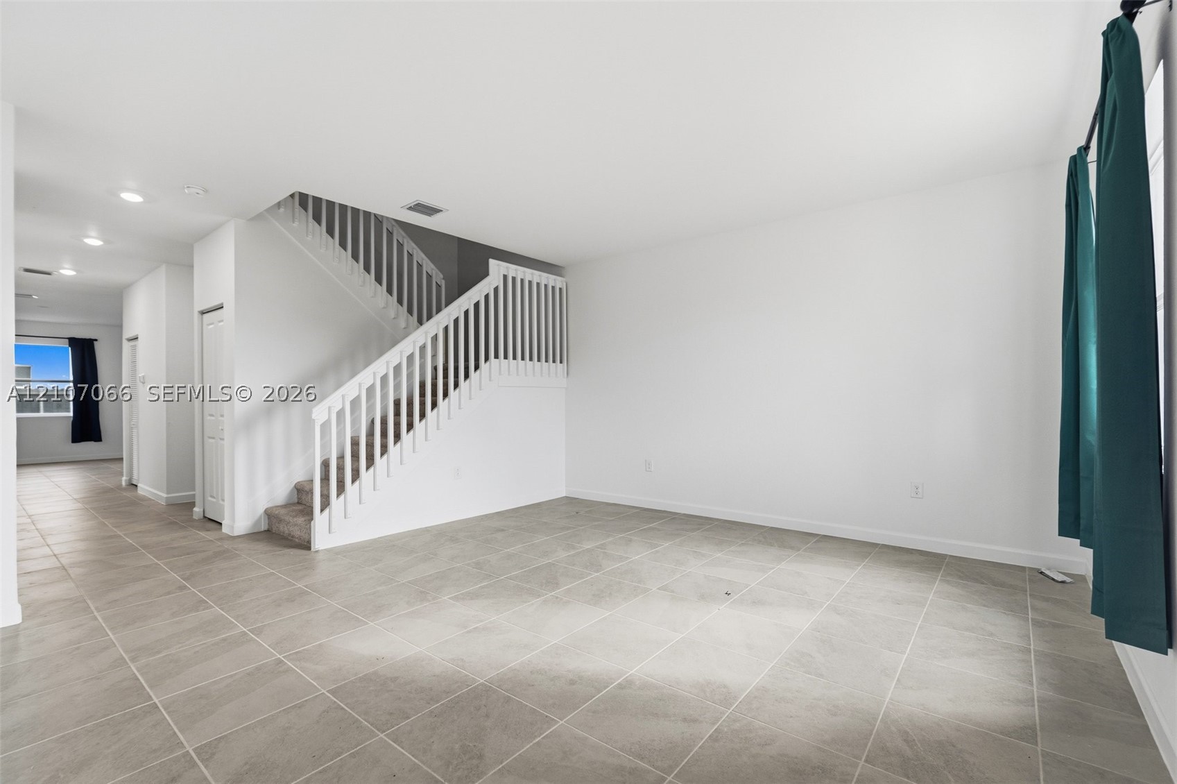 A12107066 Property Photo 14