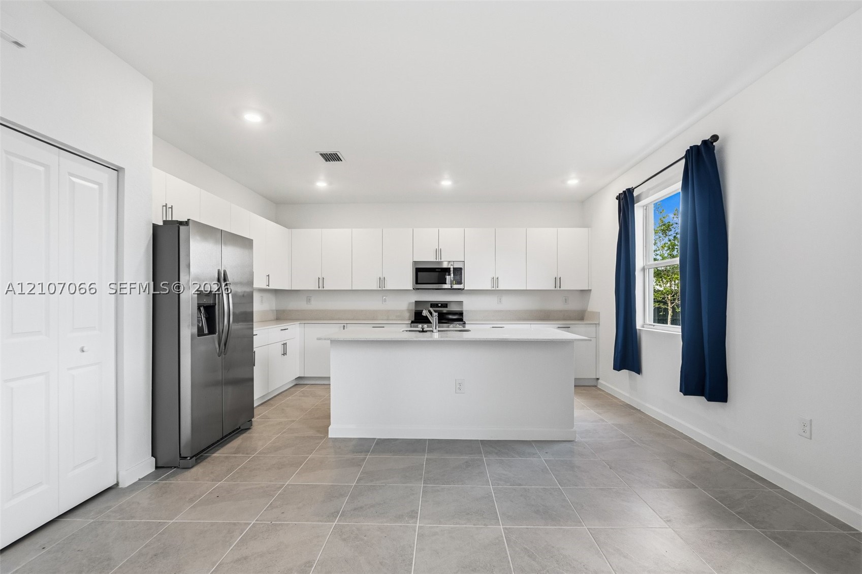 A12107066 Property Photo 23