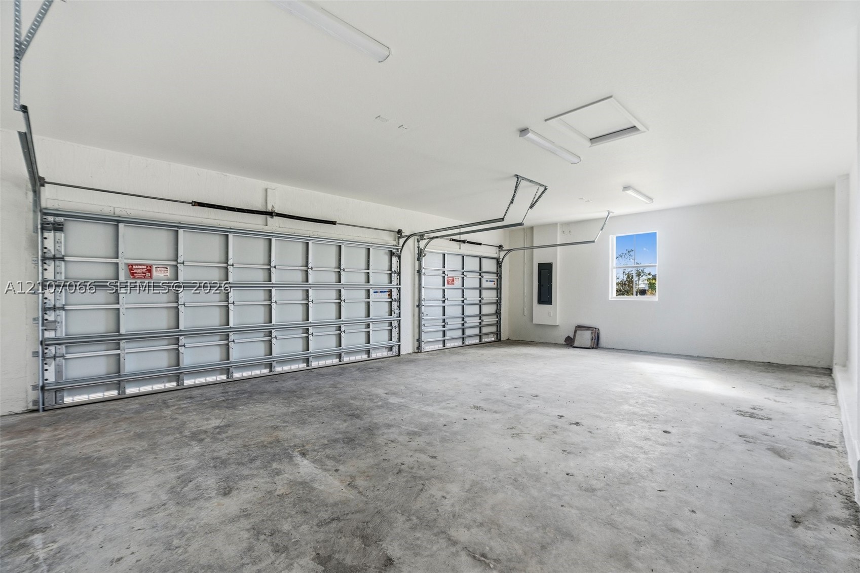 A12107066 Property Photo 33