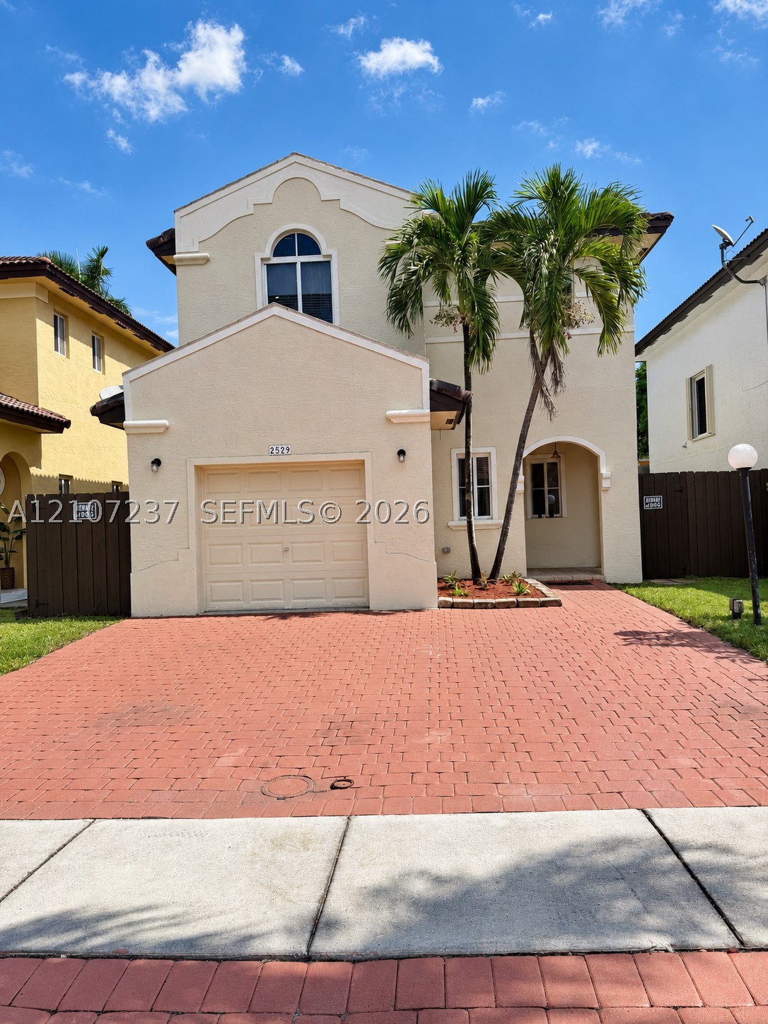 2529 NE 41st Ter Property Photo 1