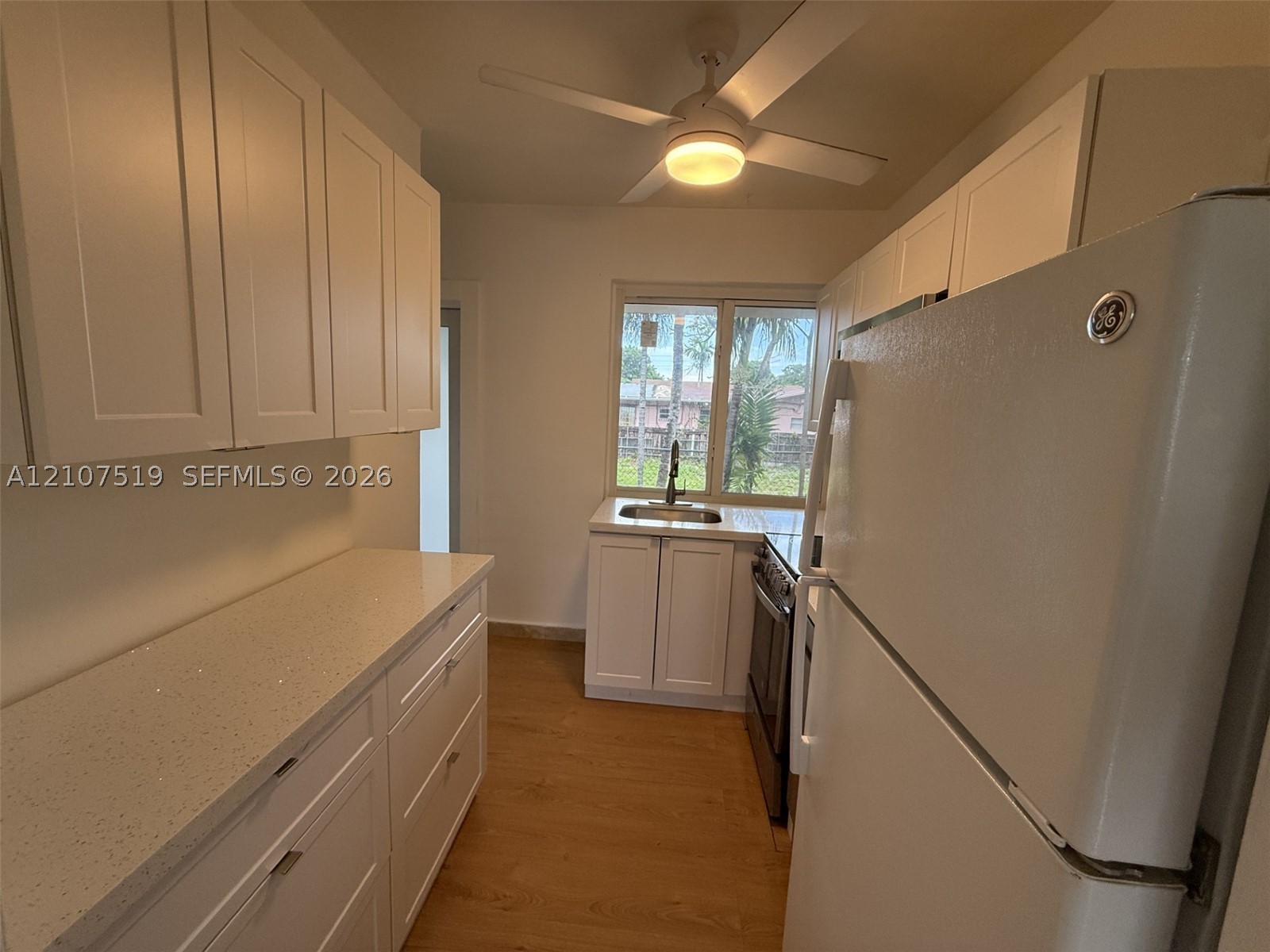 1201 Sw 13th St 1205 Property Photo 2