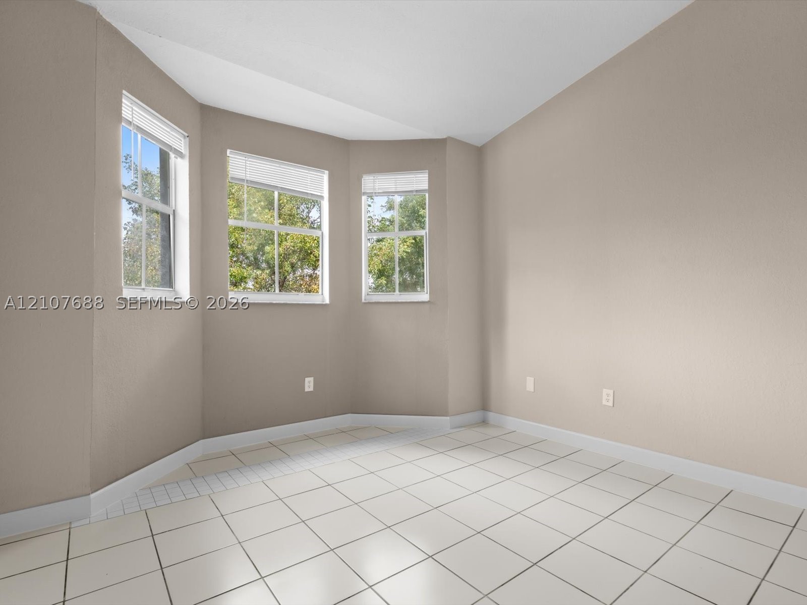 1677 Se 27th Ct 202 Property Photo 10