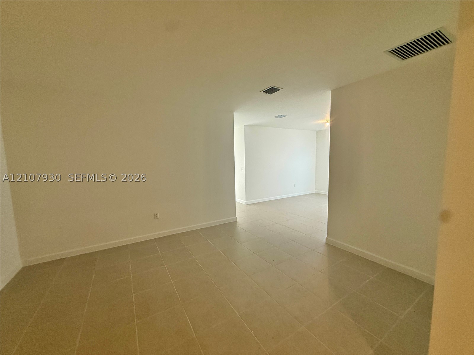 2464 Se 29 Drive . Property Photo 9