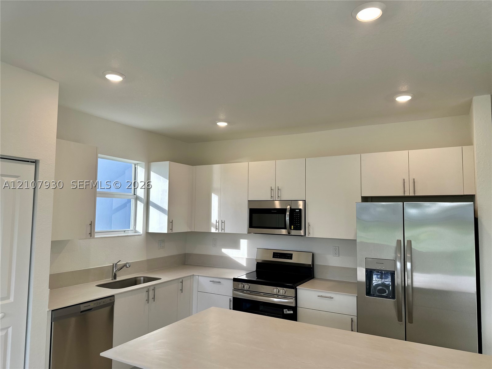 2464 Se 29 Drive . Property Photo 15