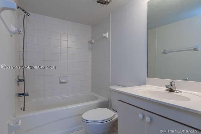 2701 Se 12th Pl 104 Property Photo 9