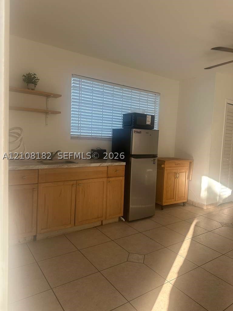 930 N 16th Ave 2 Property Photo 2