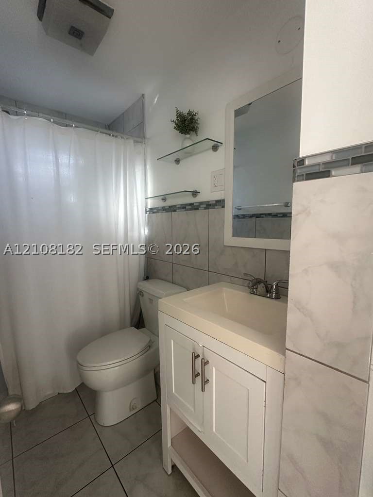 930 N 16th Ave 2 Property Photo 3