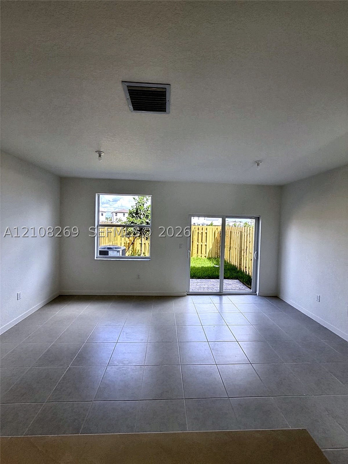 2593 Se 25th Dr Property Photo 8