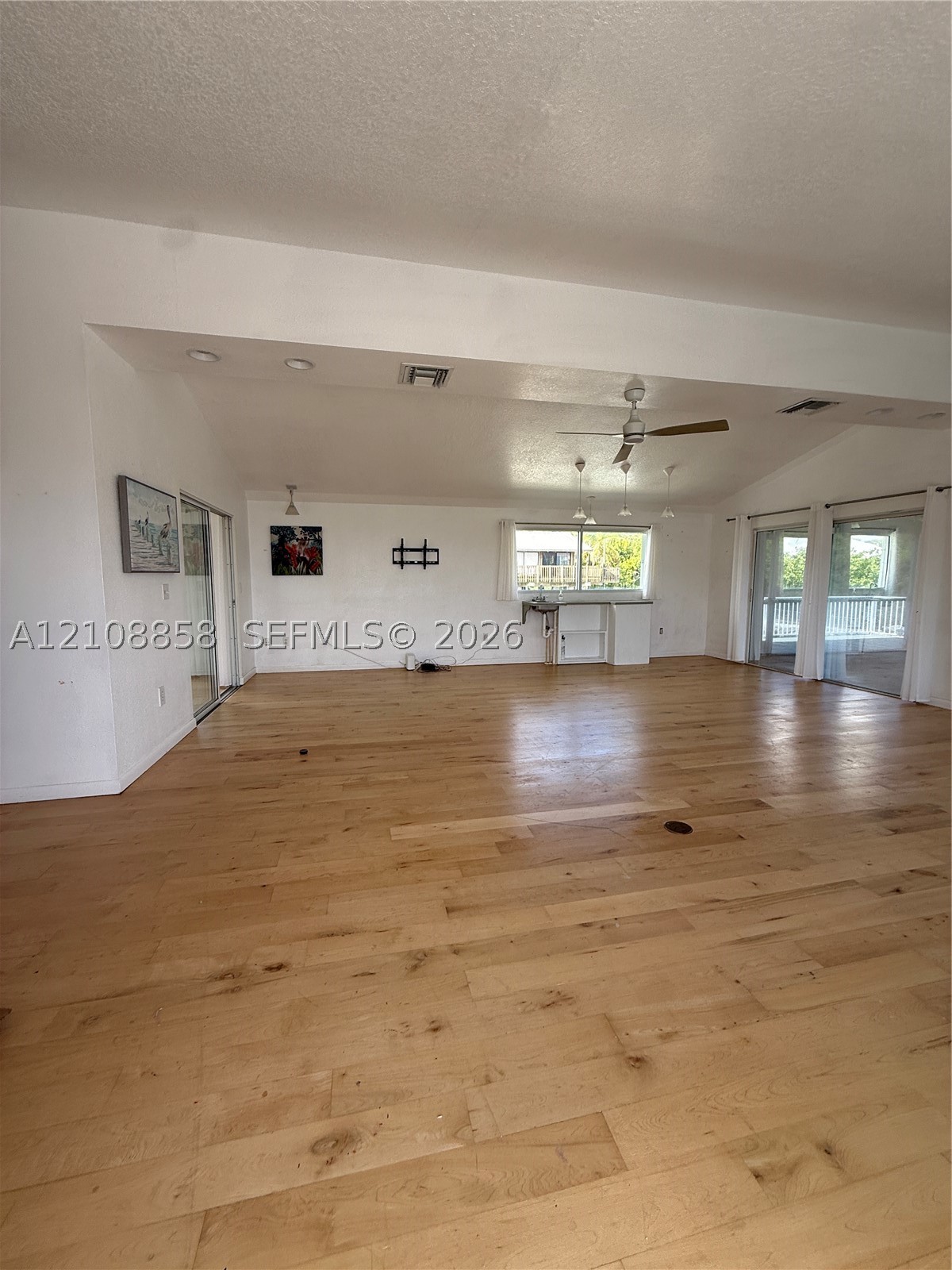 172 Valois Blvd Property Photo 7