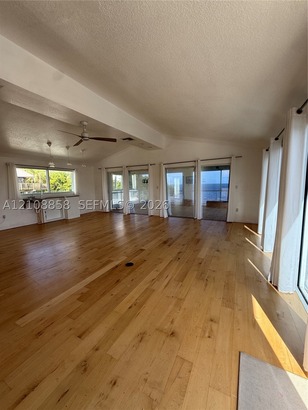 172 Valois Blvd Property Photo 8