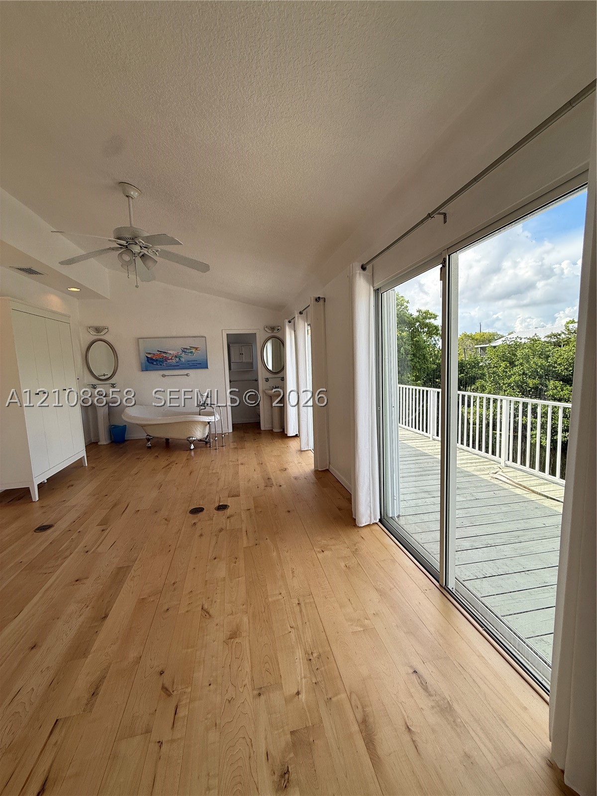 172 Valois Blvd Property Photo 10
