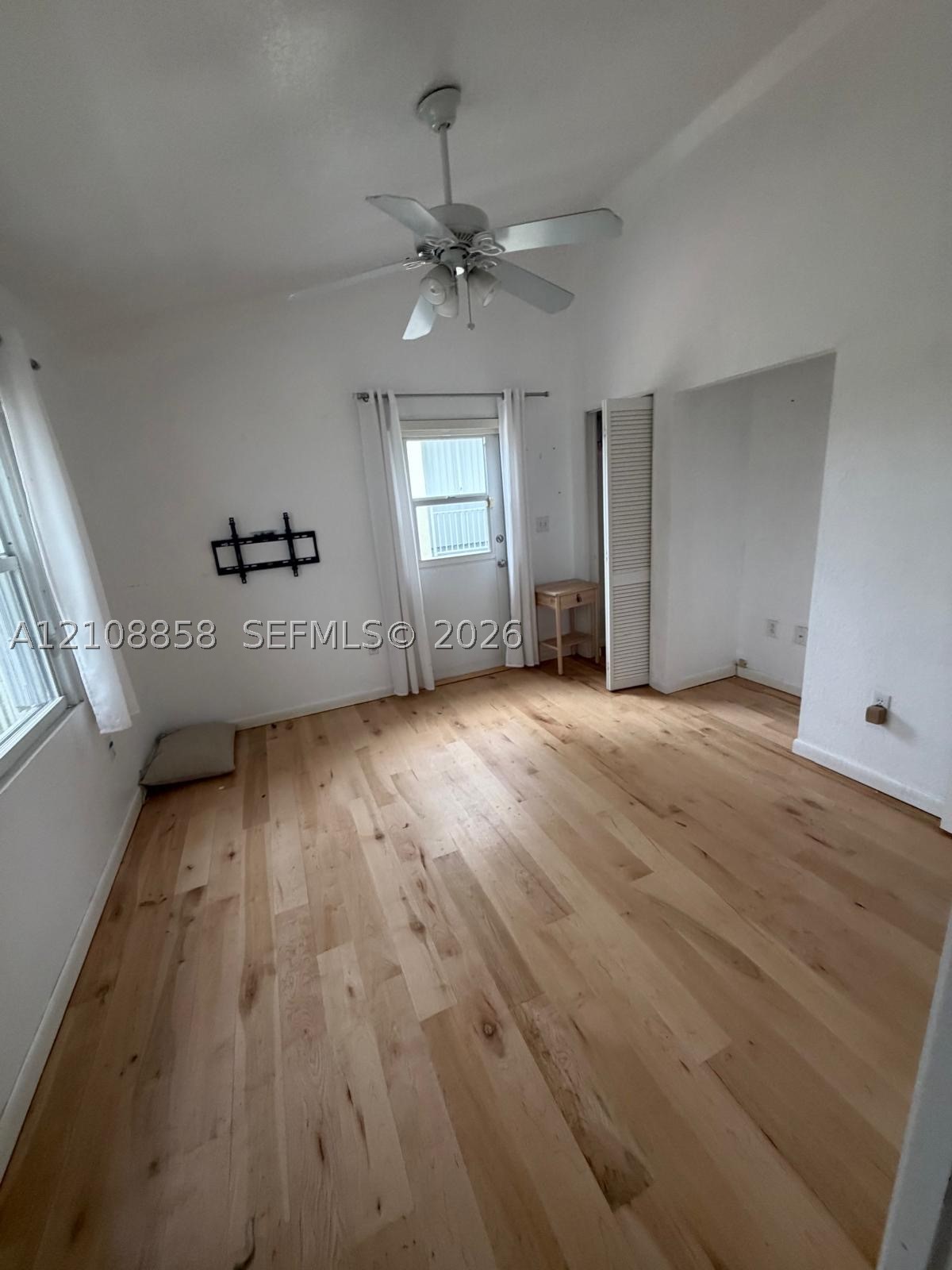 172 Valois Blvd Property Photo 23