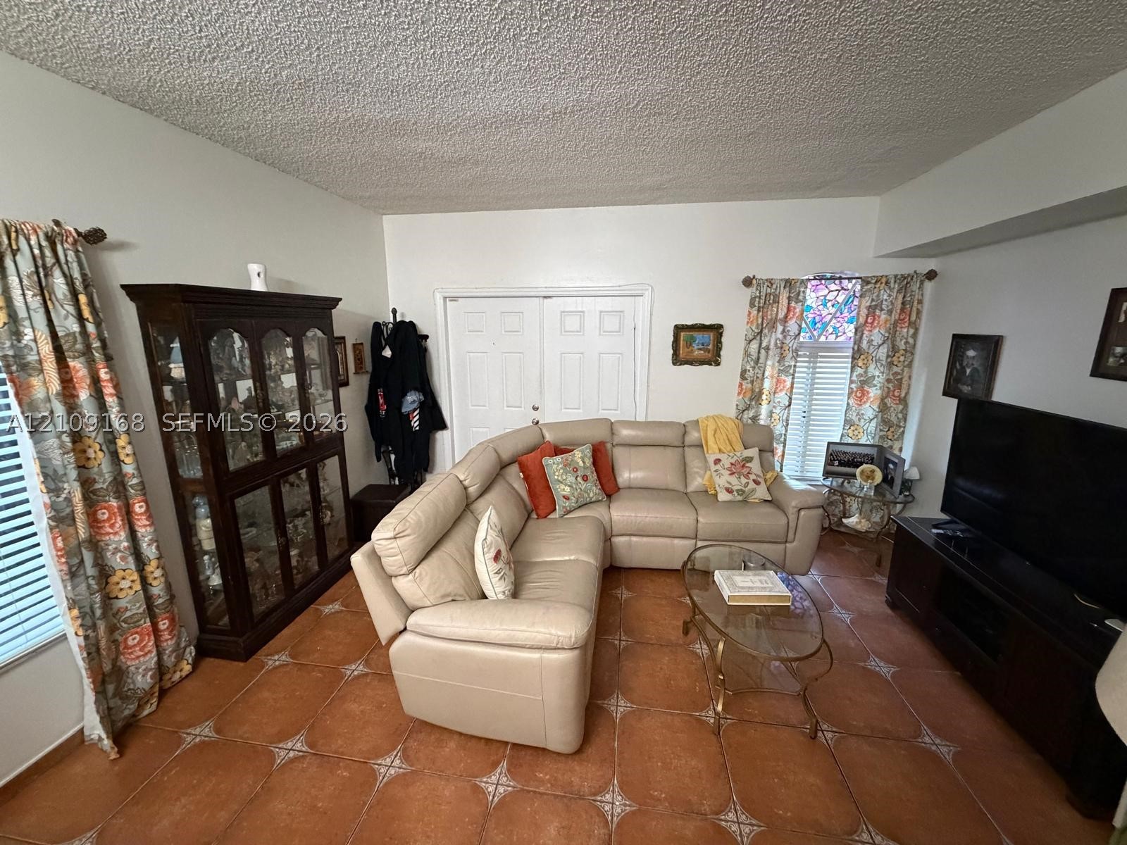 1090 Se 12th Ter Property Photo 2