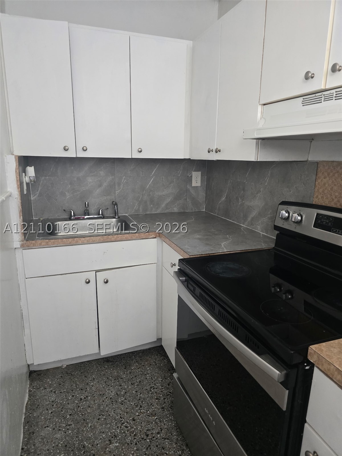 240 SW 11th Ave 2 Property Photo 1