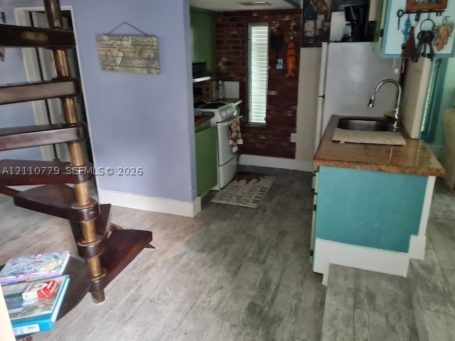 35 Dolphin Rd Property Photo 4