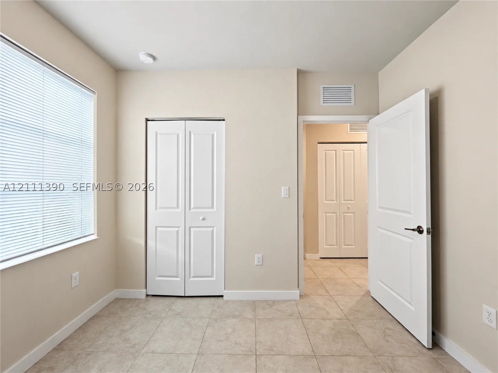 1074 Nw 6th Ter Property Photo 4