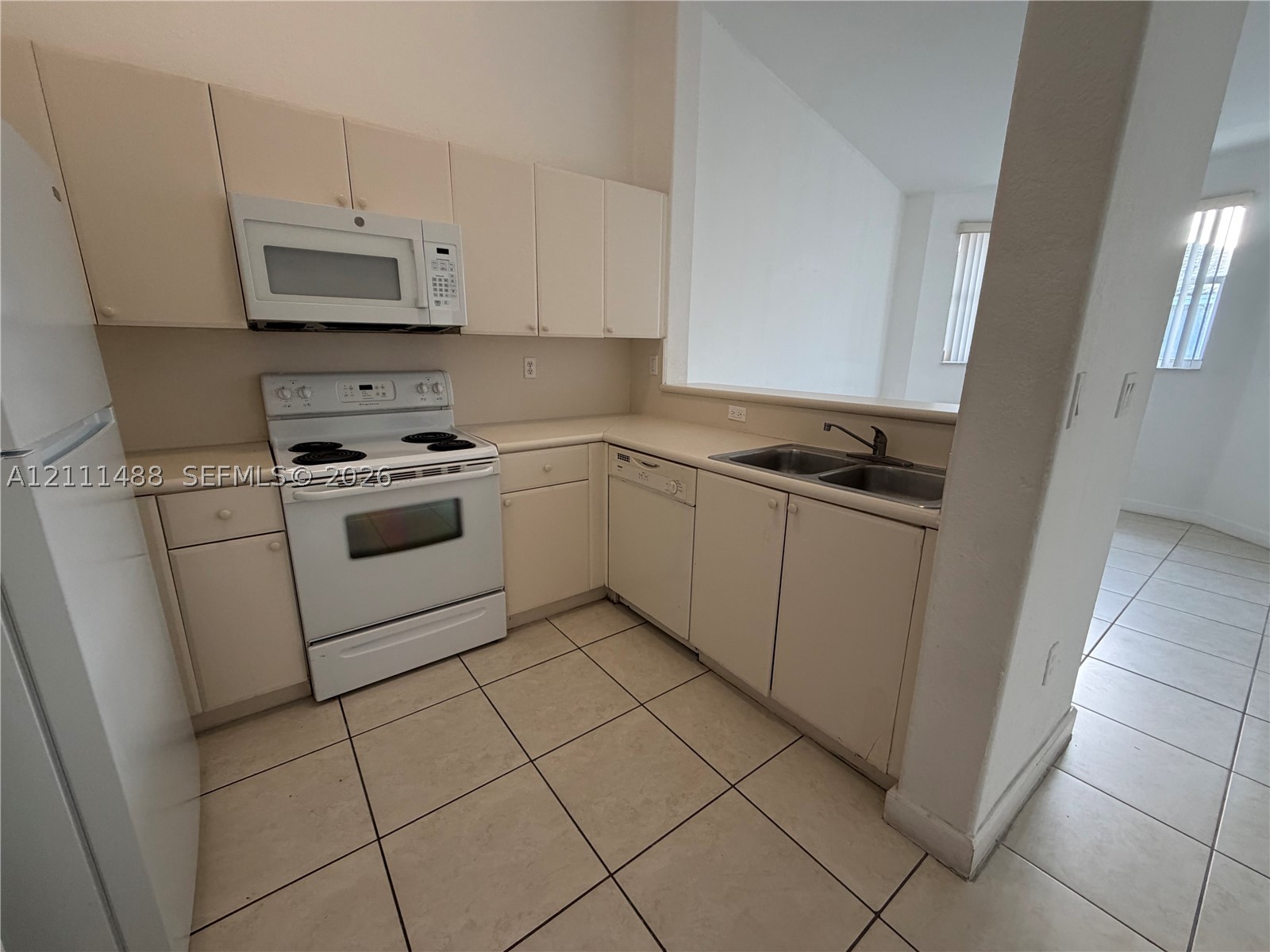 2460 SE 16th Ter 204 Property Photo 1