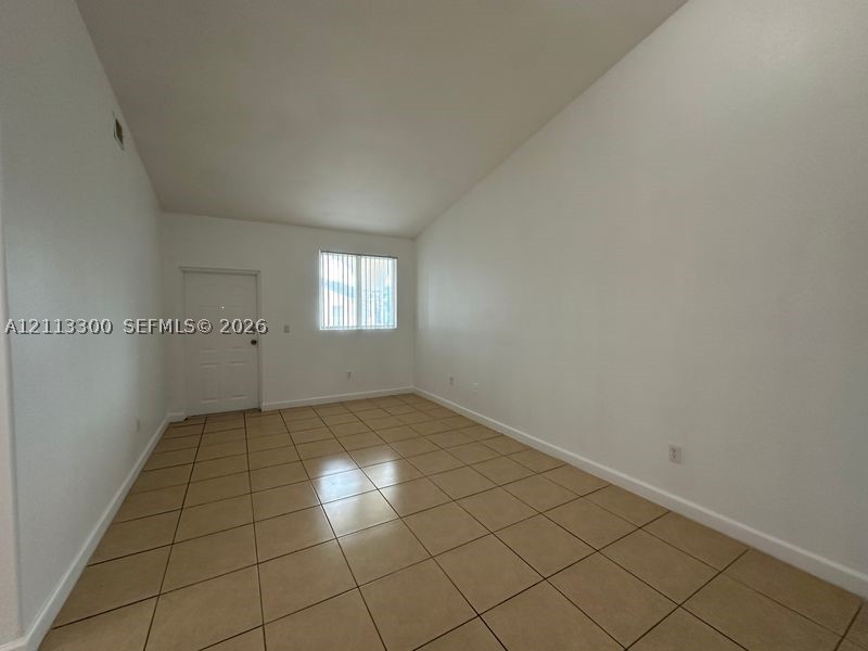 1661 Se 29th Ct 201 Property Photo 3