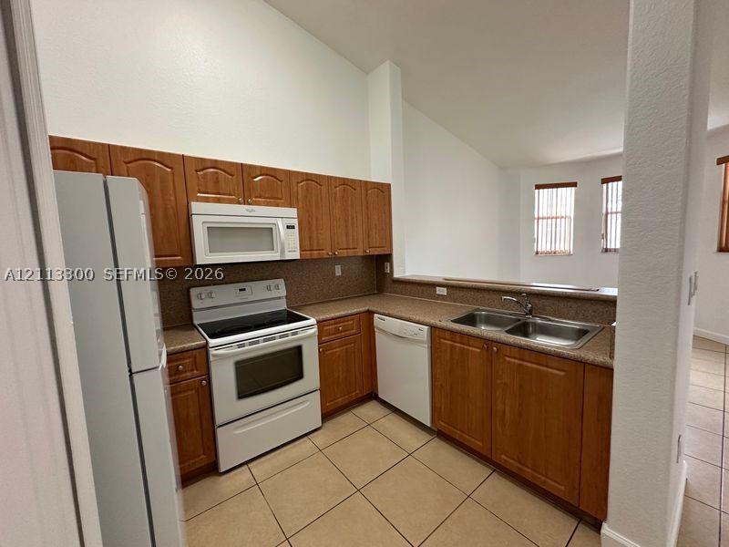 1661 Se 29th Ct 201 Property Photo 4