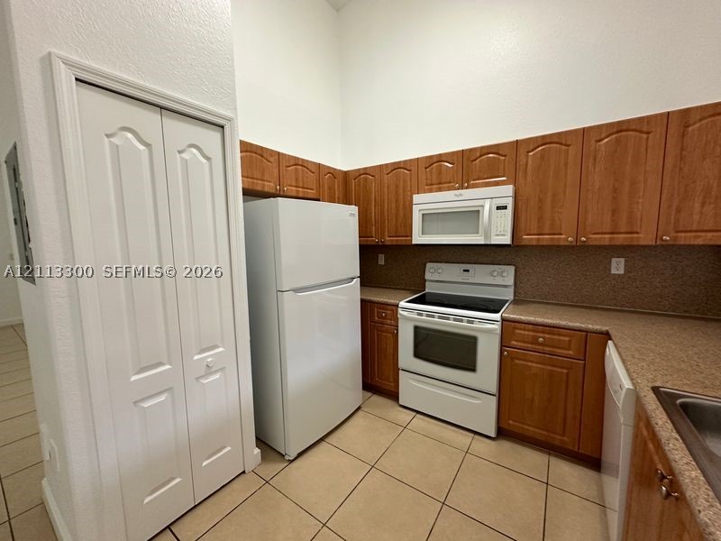 1661 Se 29th Ct 201 Property Photo 5