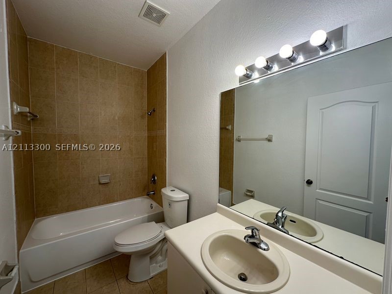 1661 Se 29th Ct 201 Property Photo 10