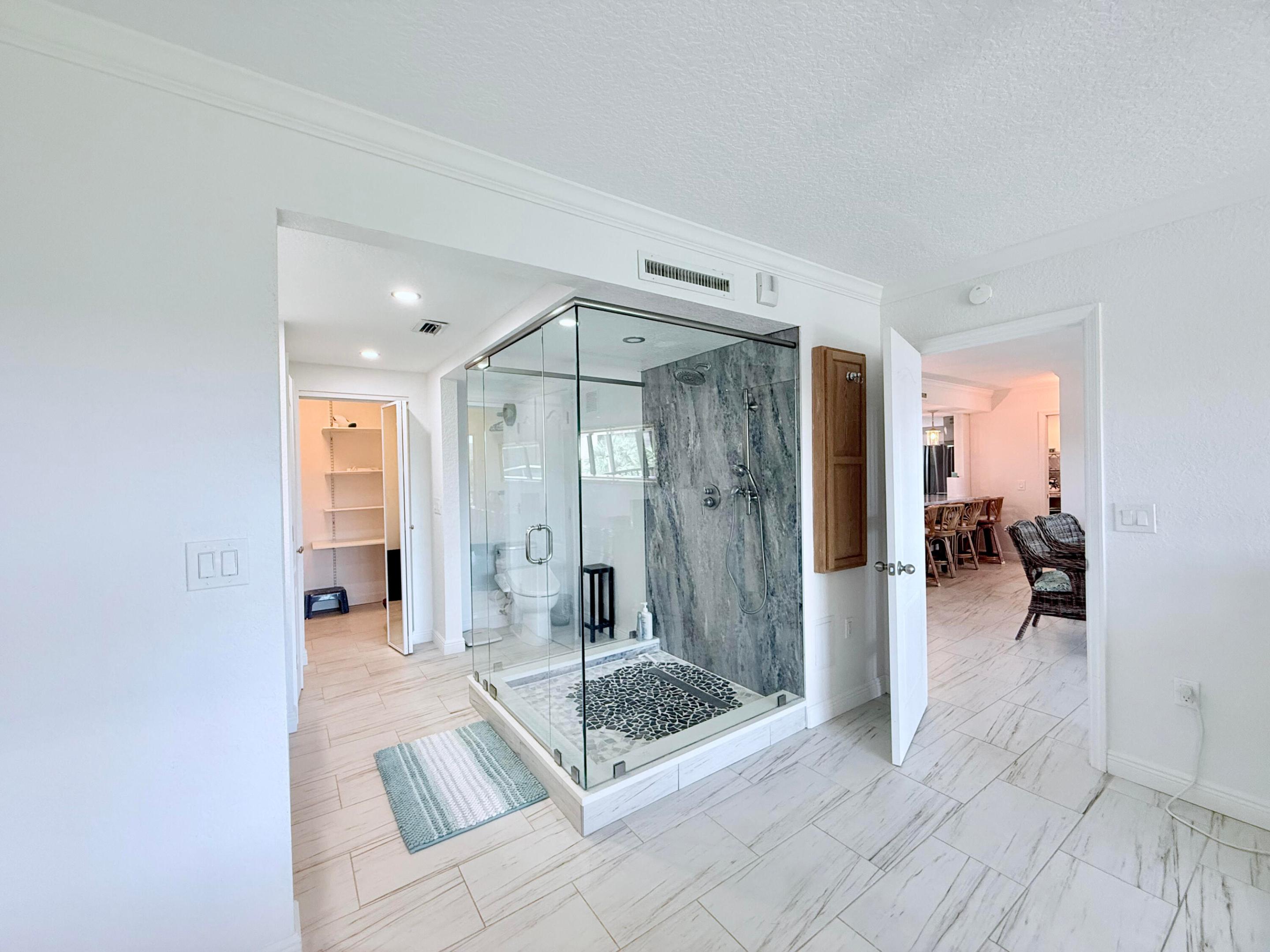 2424 N Federal Highway 407 Property Photo 11