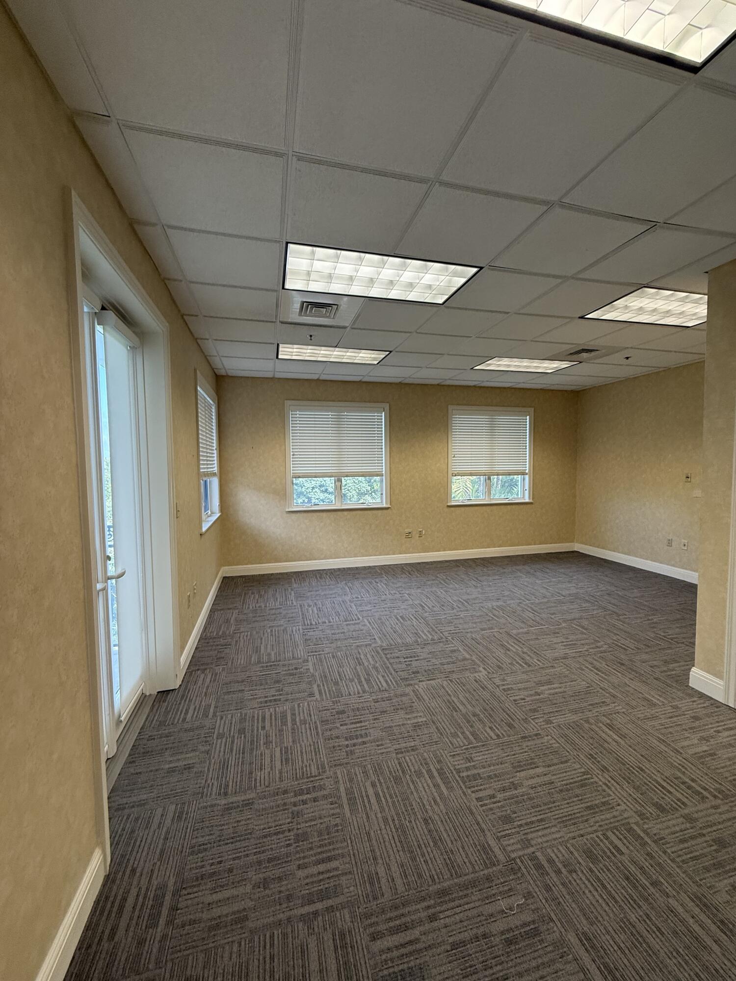 11450 Se Dixie Highway Property Photo 8