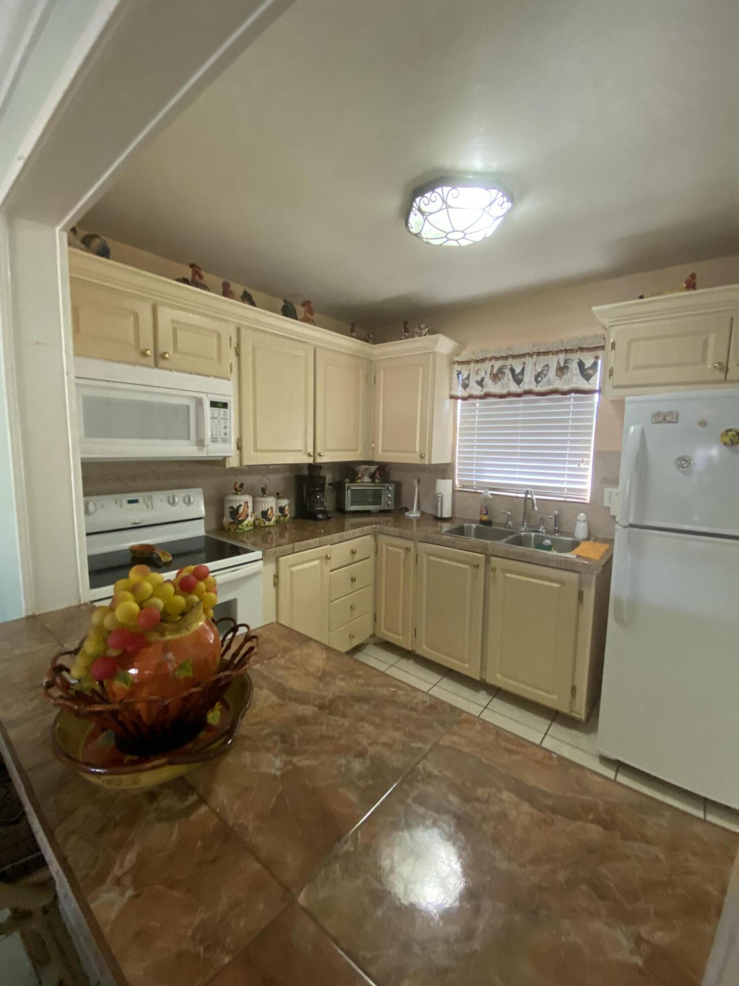 715 Lori Drive 302 Property Photo 4