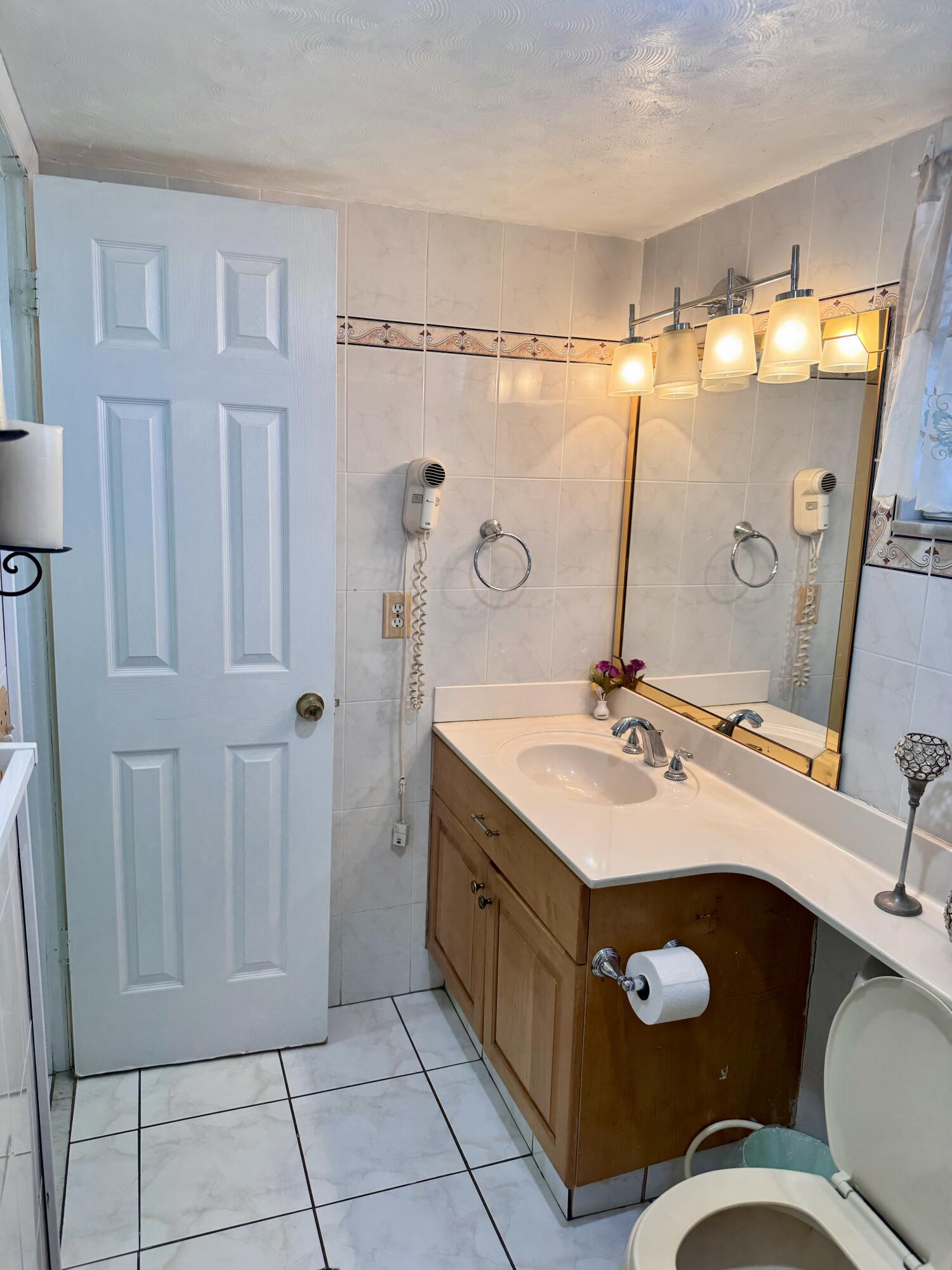 715 Lori Drive 302 Property Photo 7