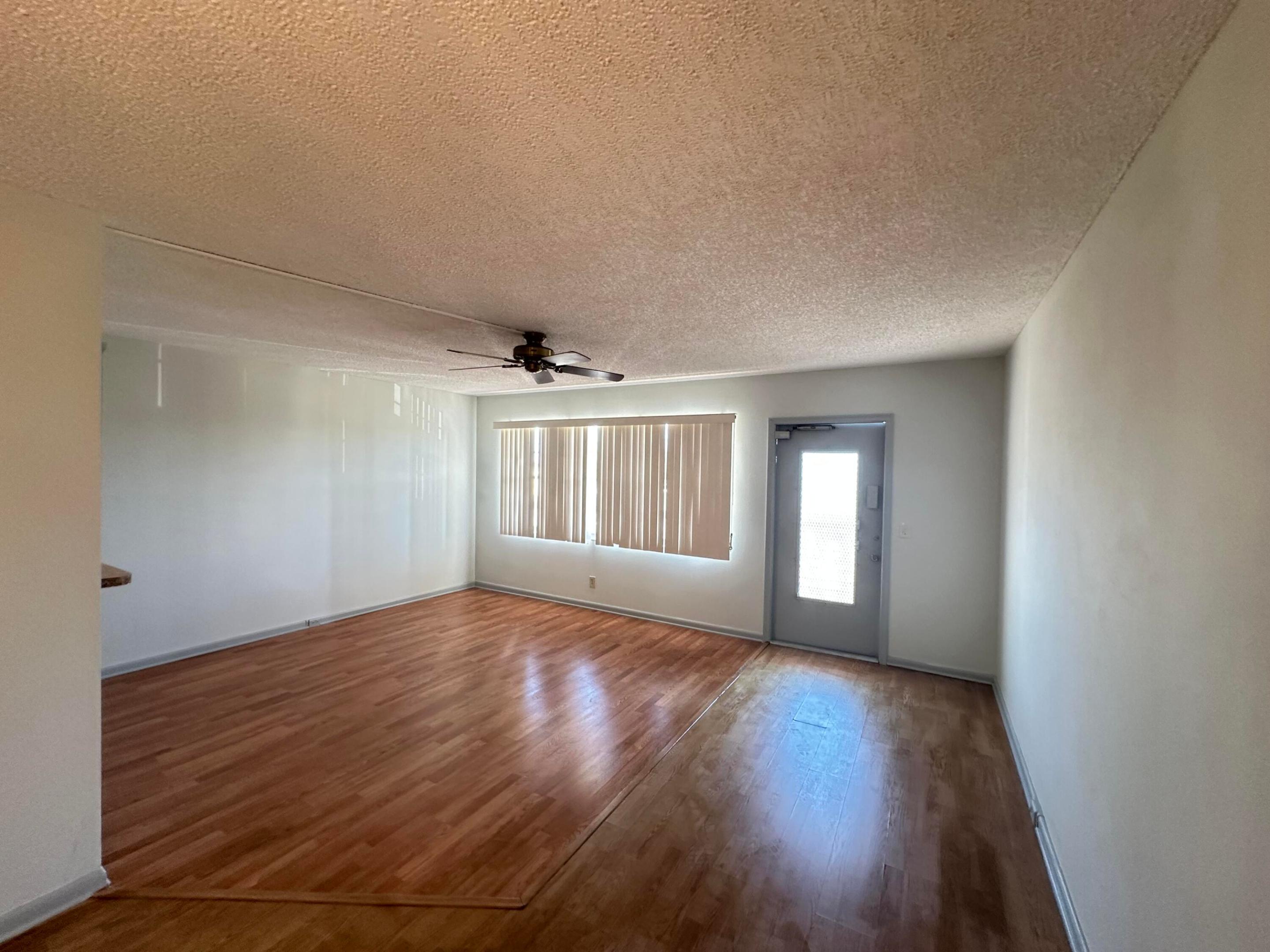 352 Southampton C Property Photo 4