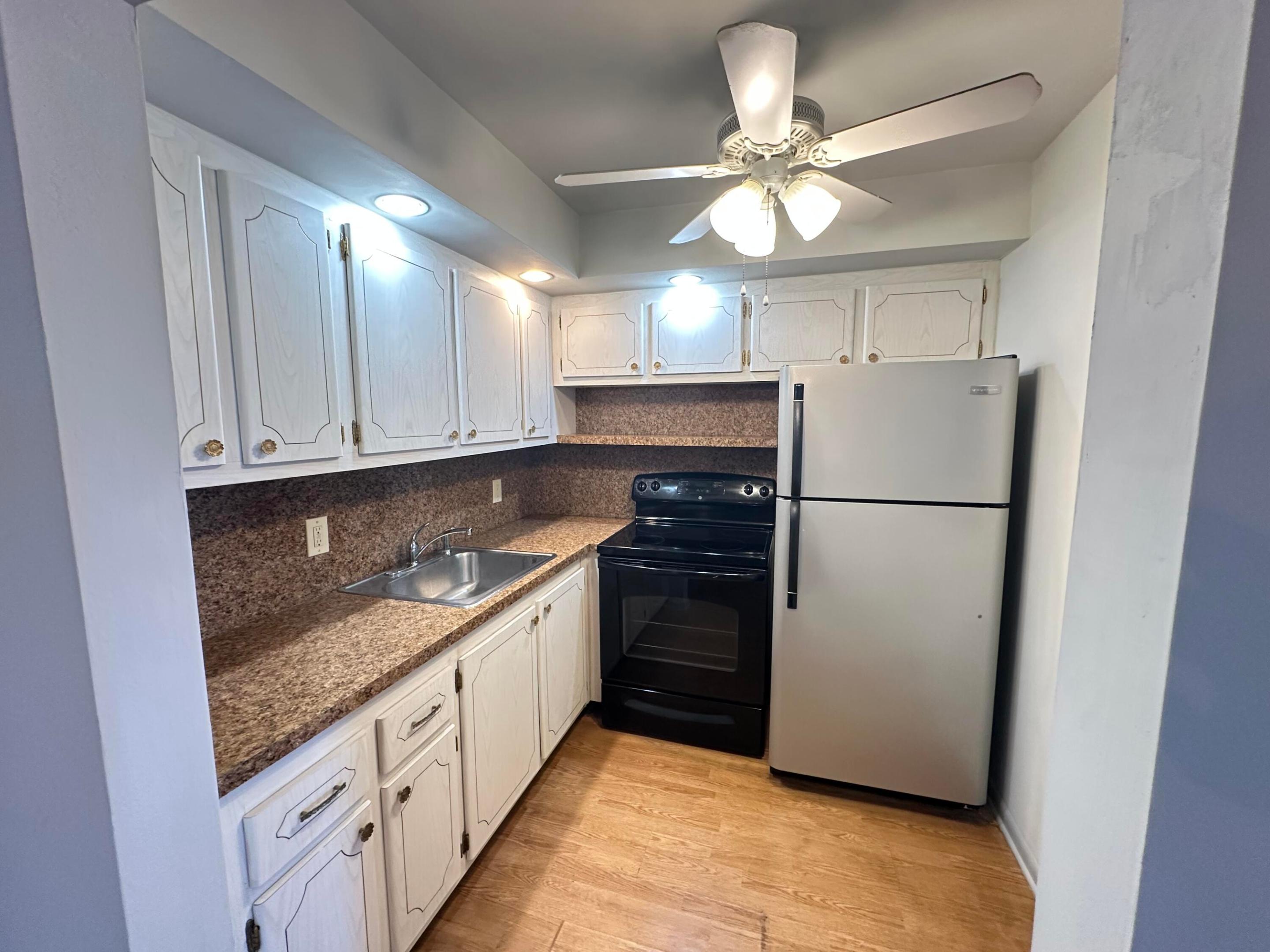 352 Southampton C Property Photo 11