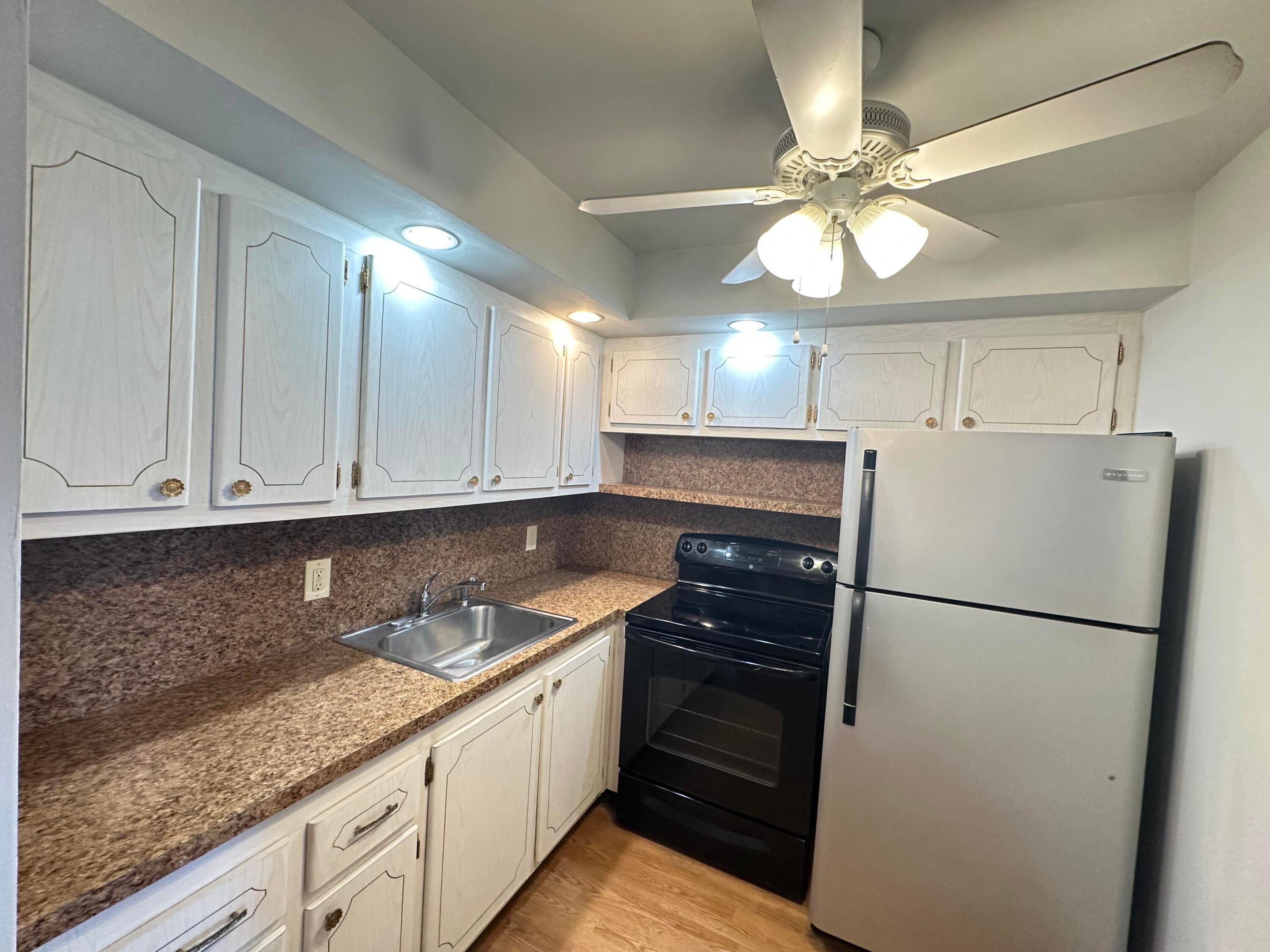 352 Southampton C Property Photo 13