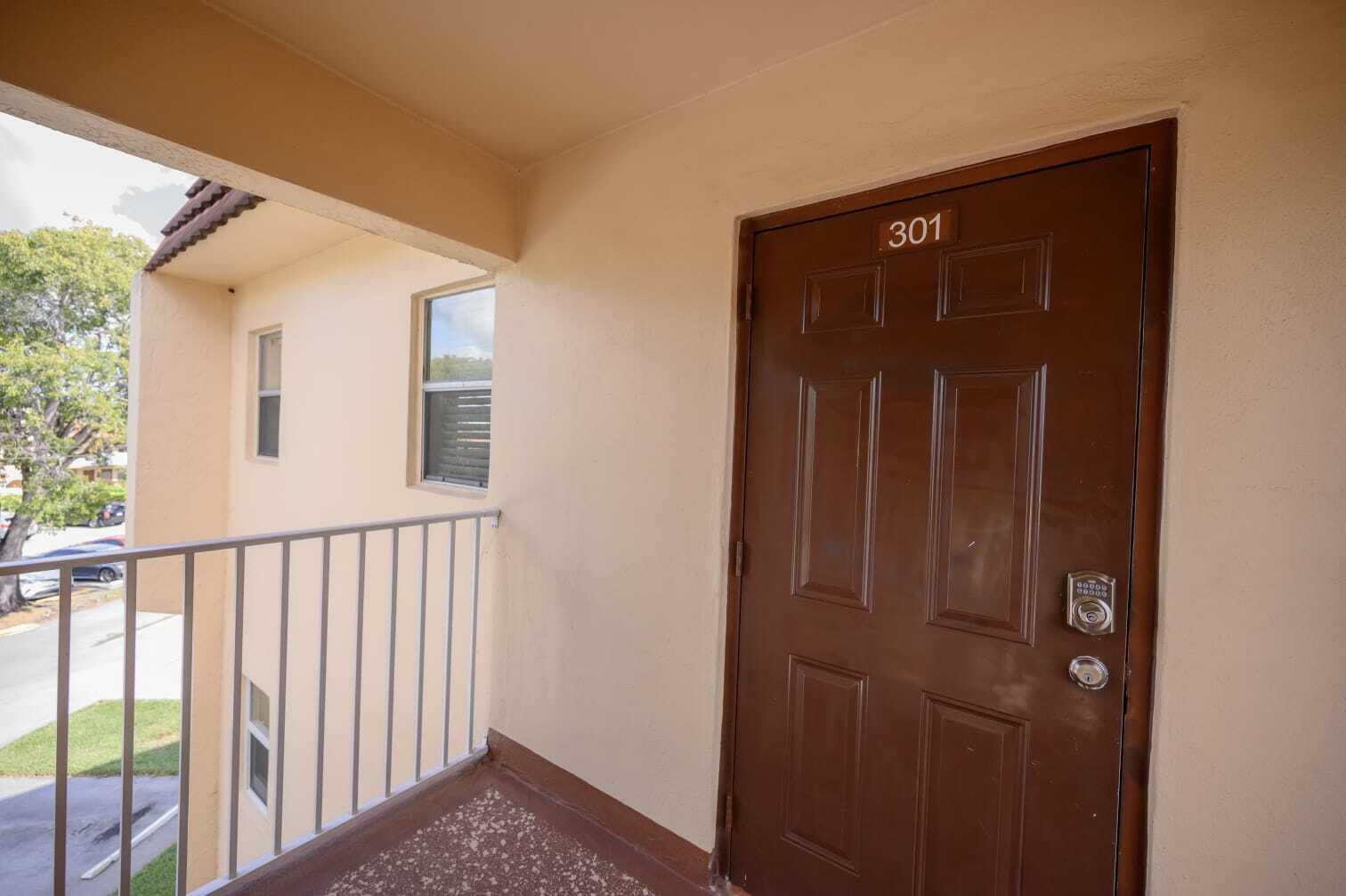 8861 Sunrise Lakes Boulevard Unit 301 Property Photo 2