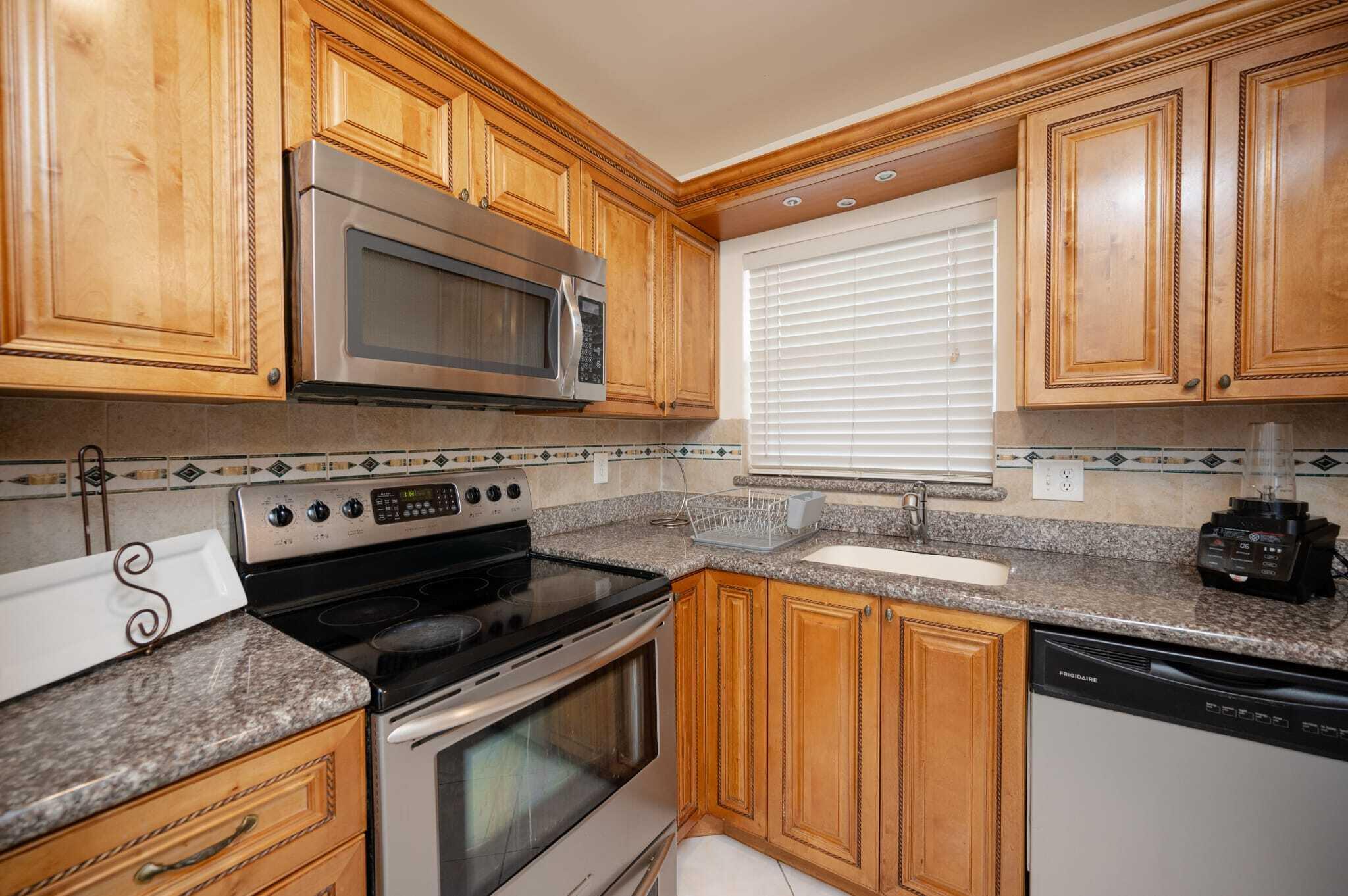 8861 Sunrise Lakes Boulevard Unit 301 Property Photo 3