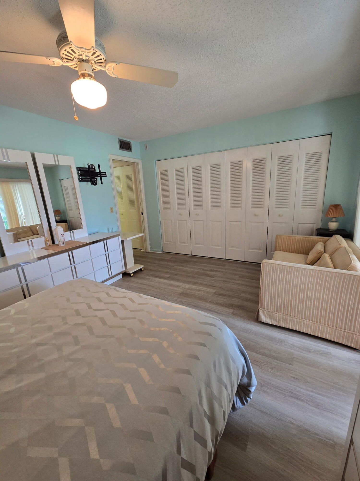 1010 Berkshire A Property Photo 9