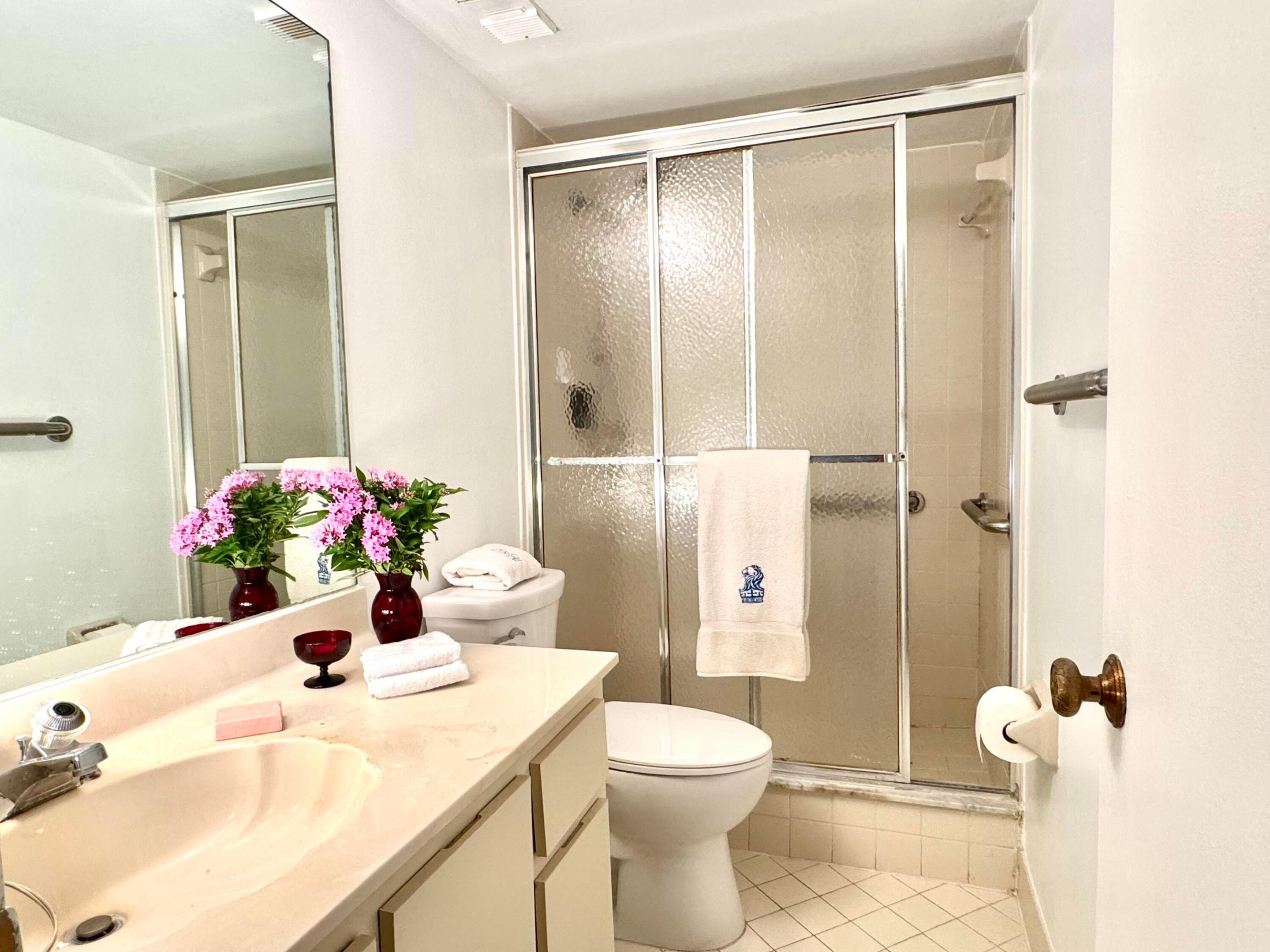 112 Lake Emerald Drive 204 Property Photo 13