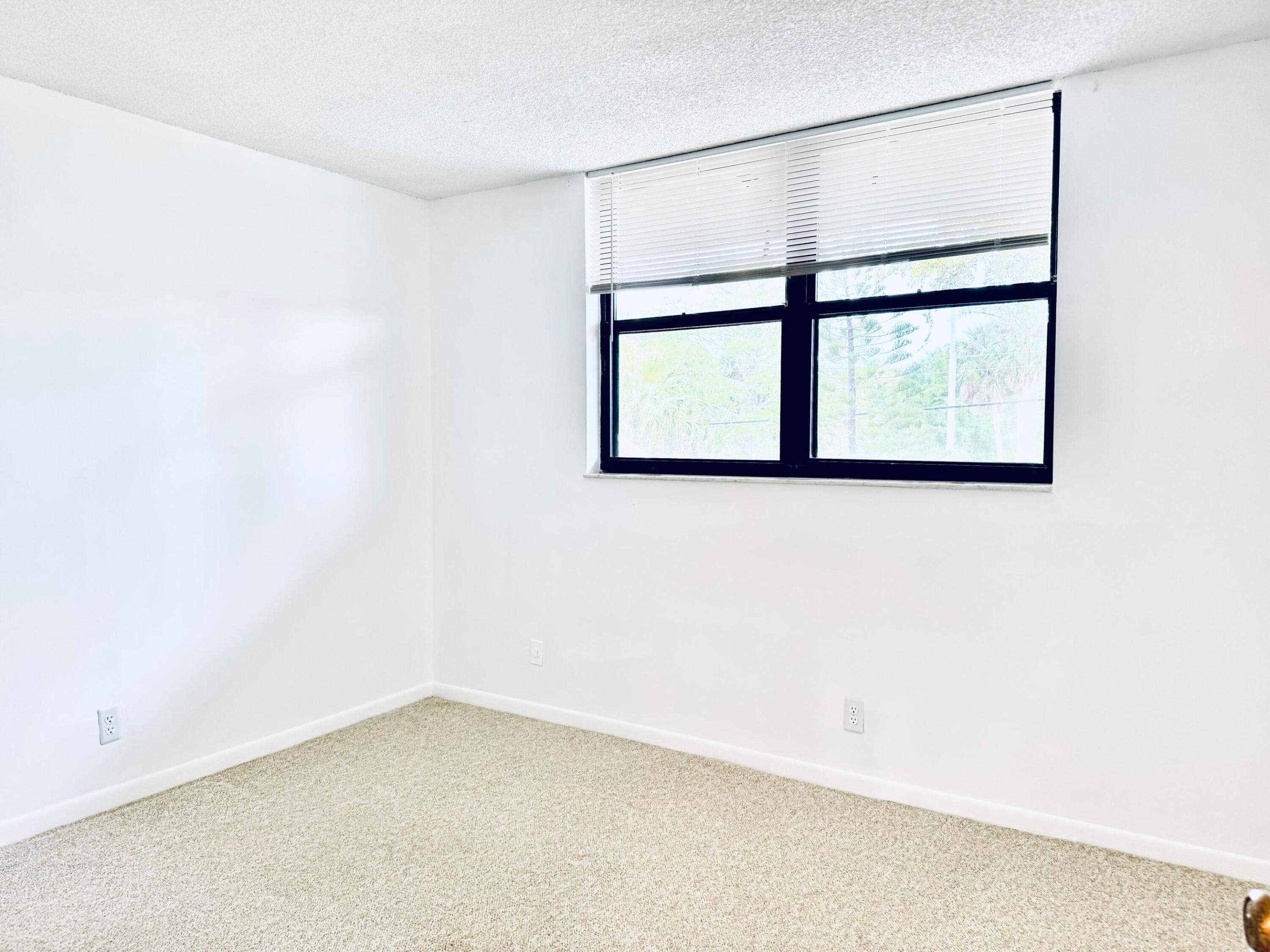 112 Lake Emerald Drive 204 Property Photo 16