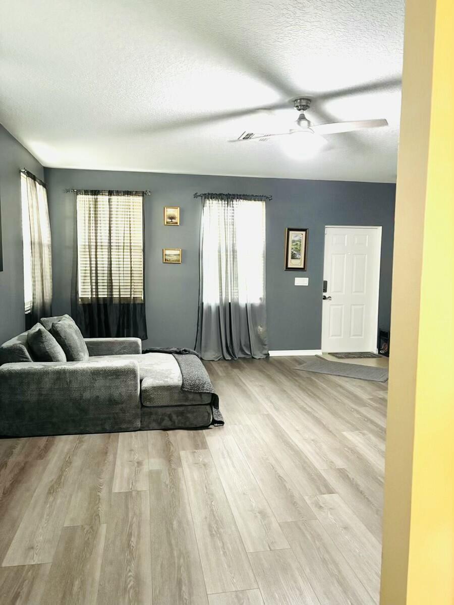 2104 Se Eatonville Drive Property Photo 2