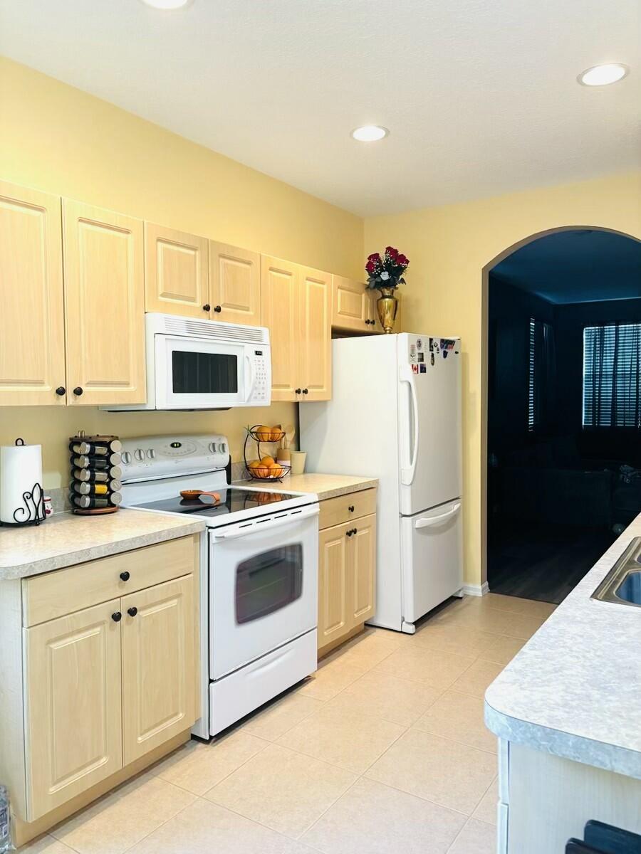 2104 Se Eatonville Drive Property Photo 3