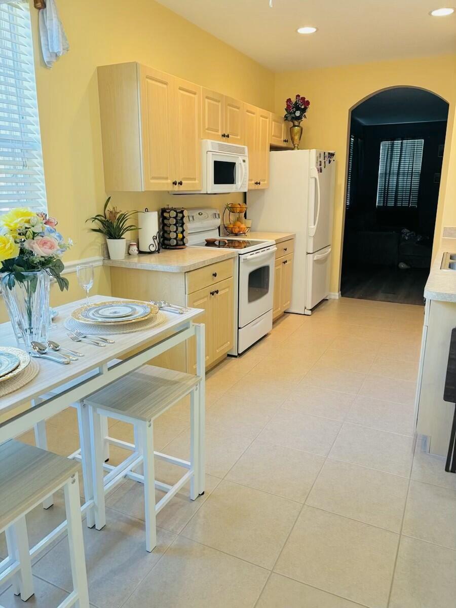 2104 Se Eatonville Drive Property Photo 5