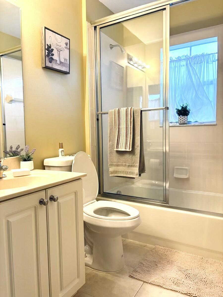 2104 Se Eatonville Drive Property Photo 9