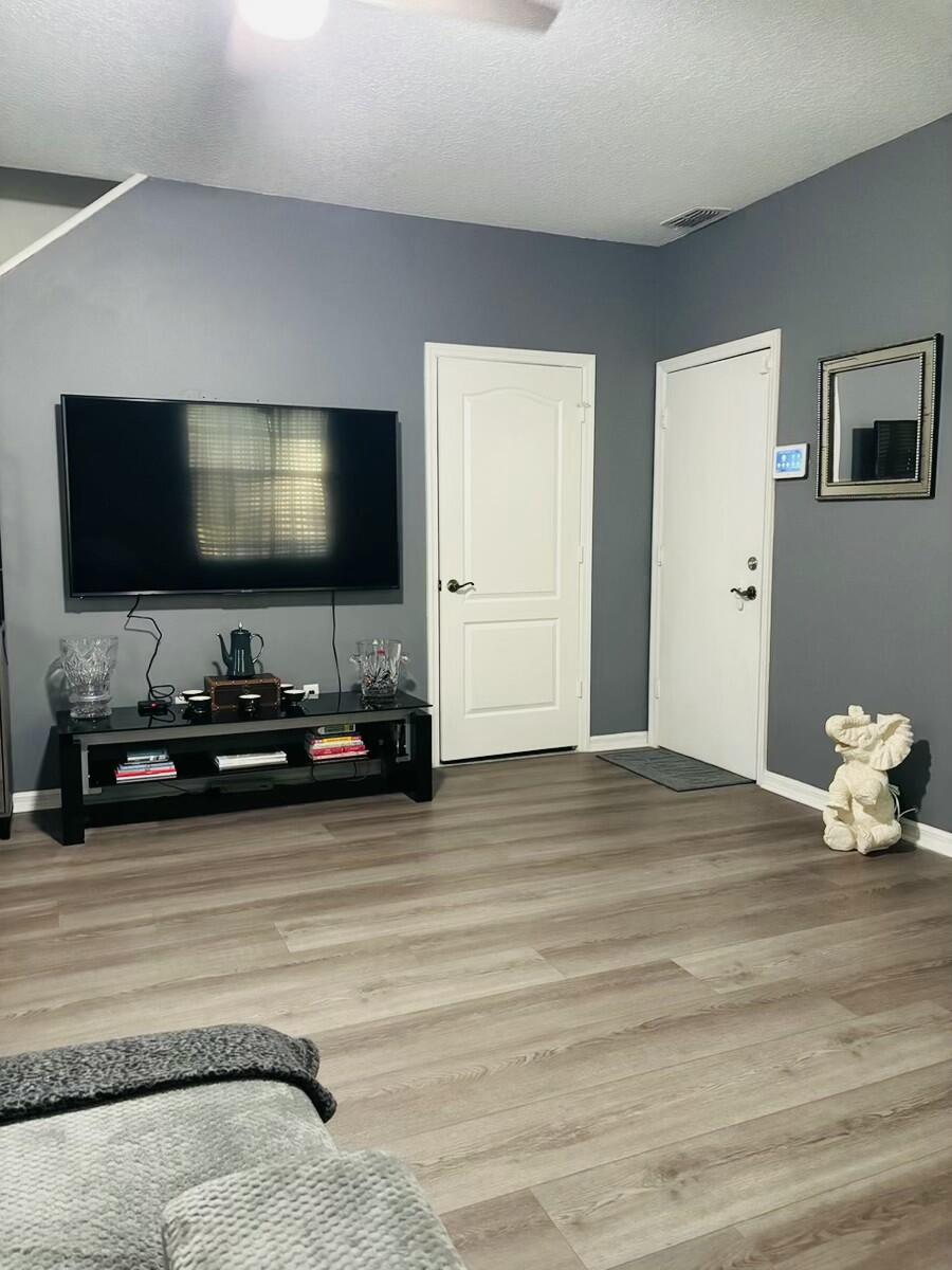 2104 Se Eatonville Drive Property Photo 15