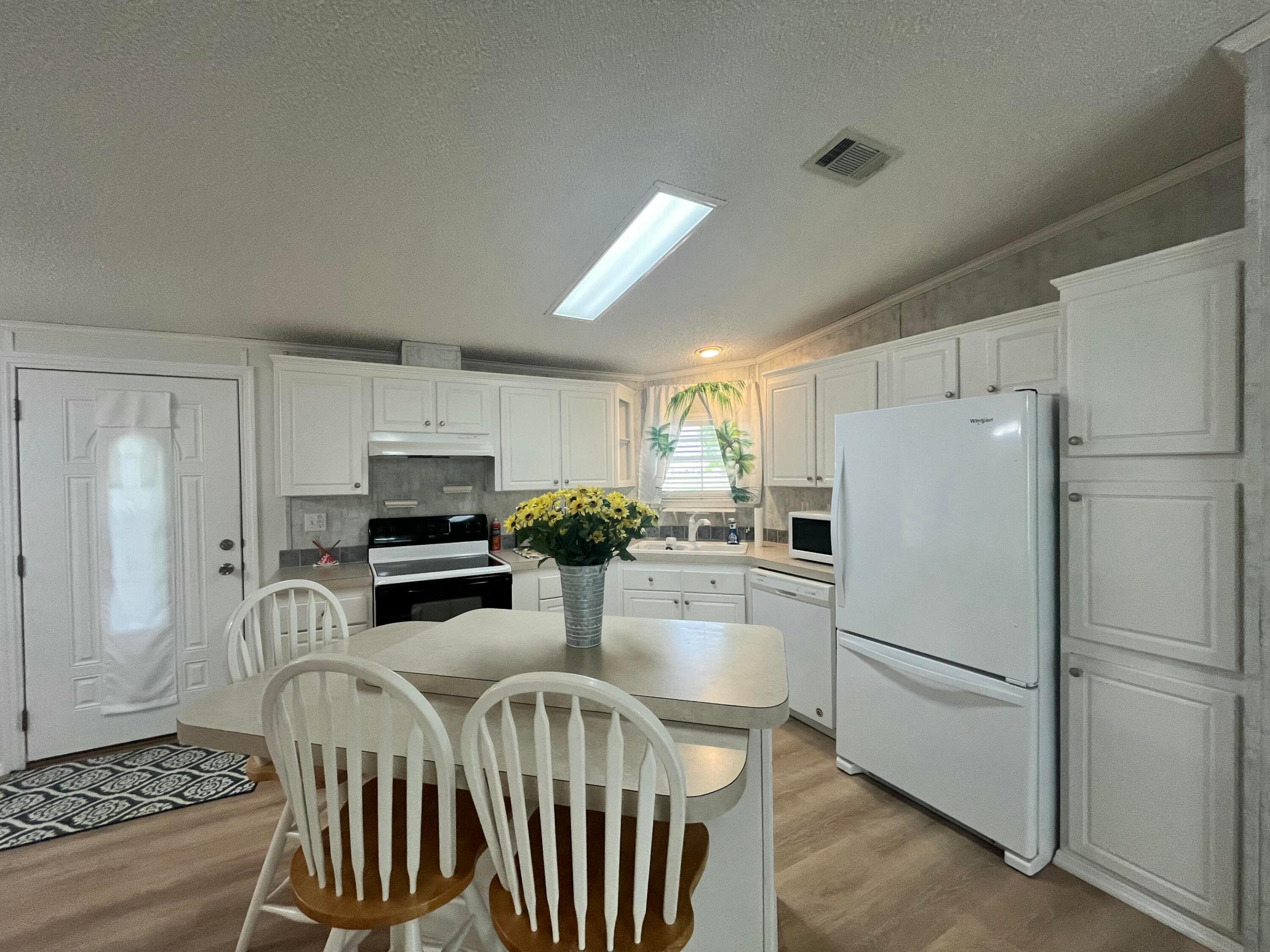 4064 Sw 9th Way Property Photo 3