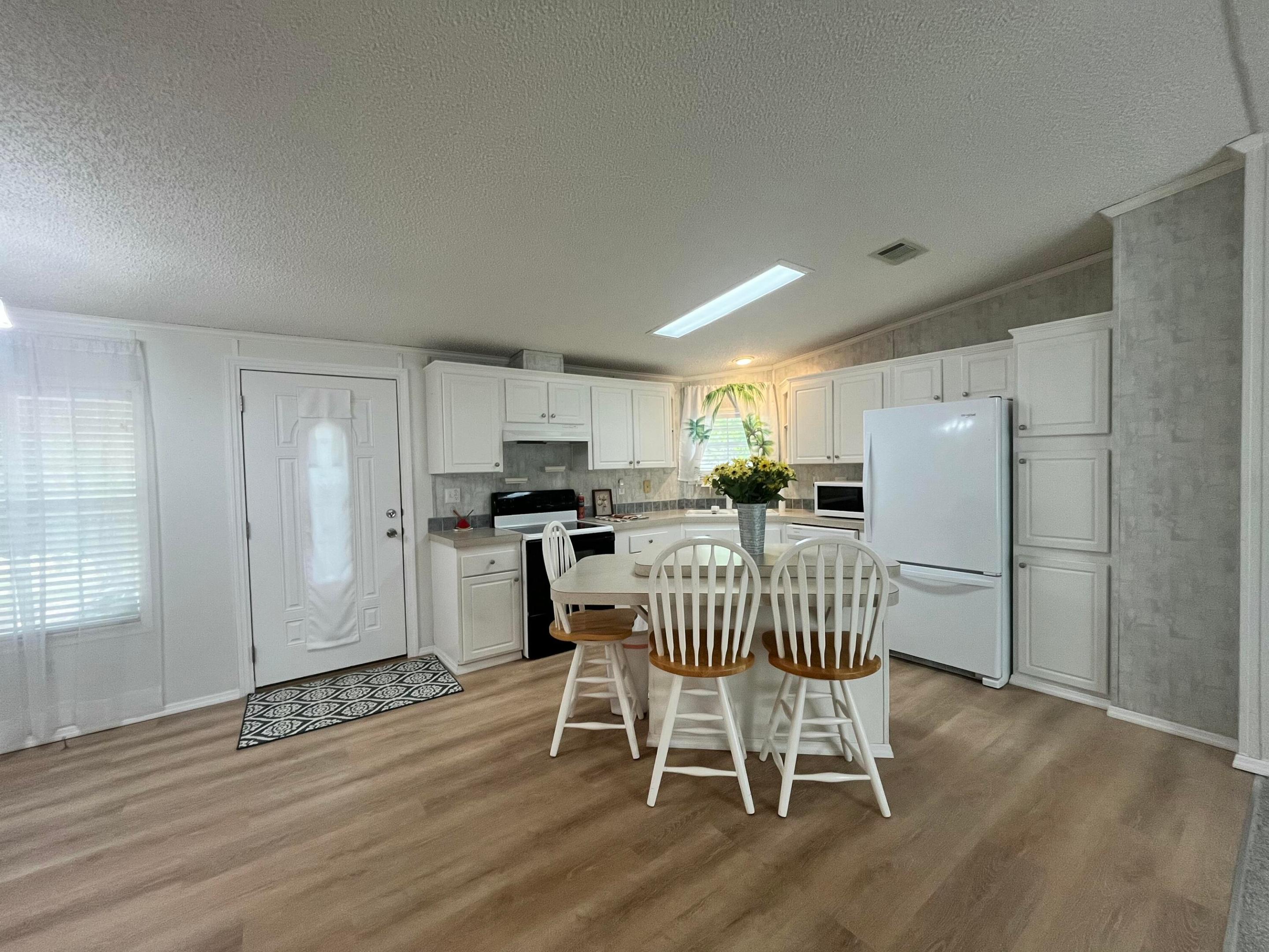 4064 Sw 9th Way Property Photo 6
