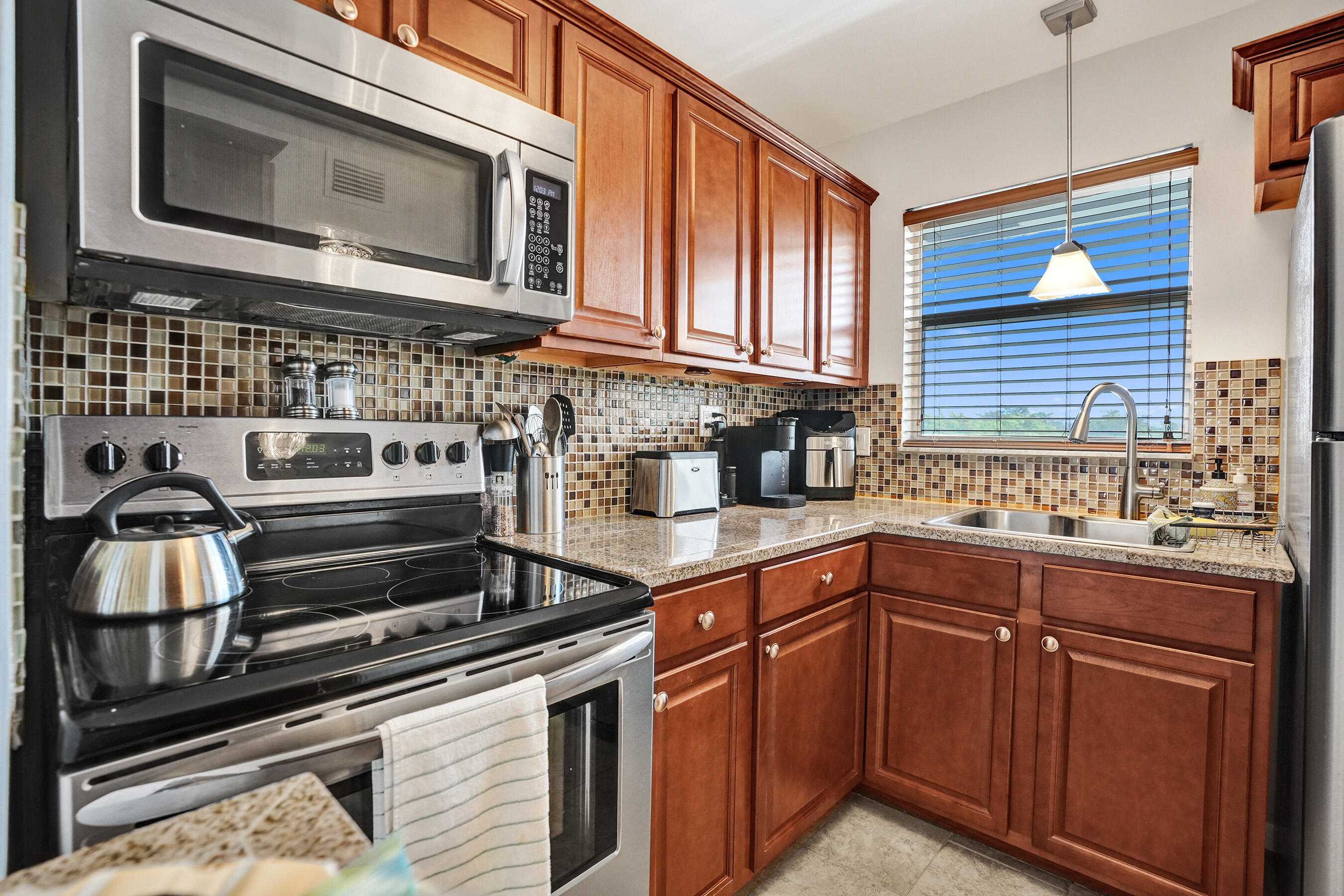 2901 E Sunrise Lakes Drive E 305 Property Photo 2