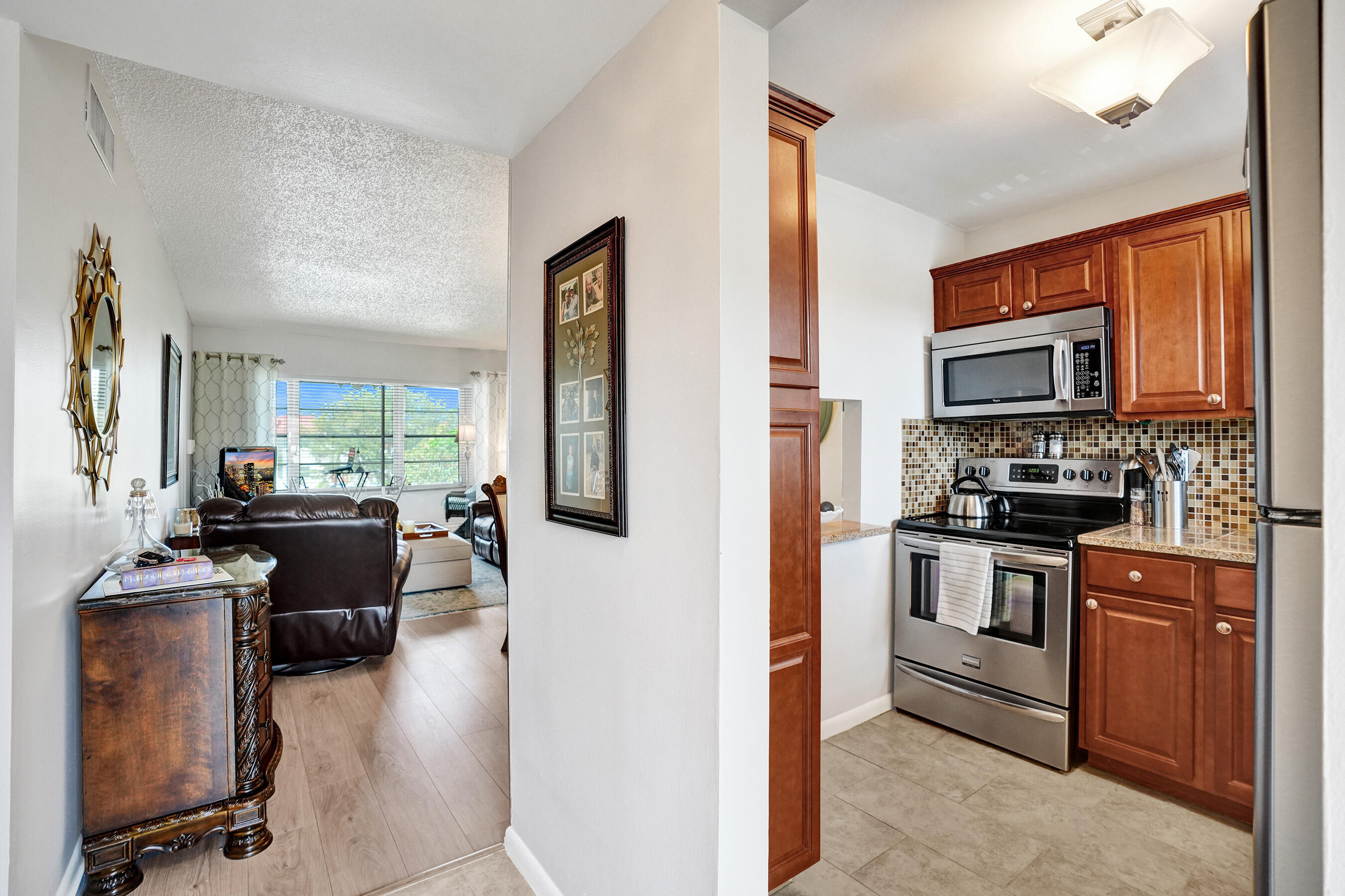 2901 E Sunrise Lakes Drive E 305 Property Photo 8