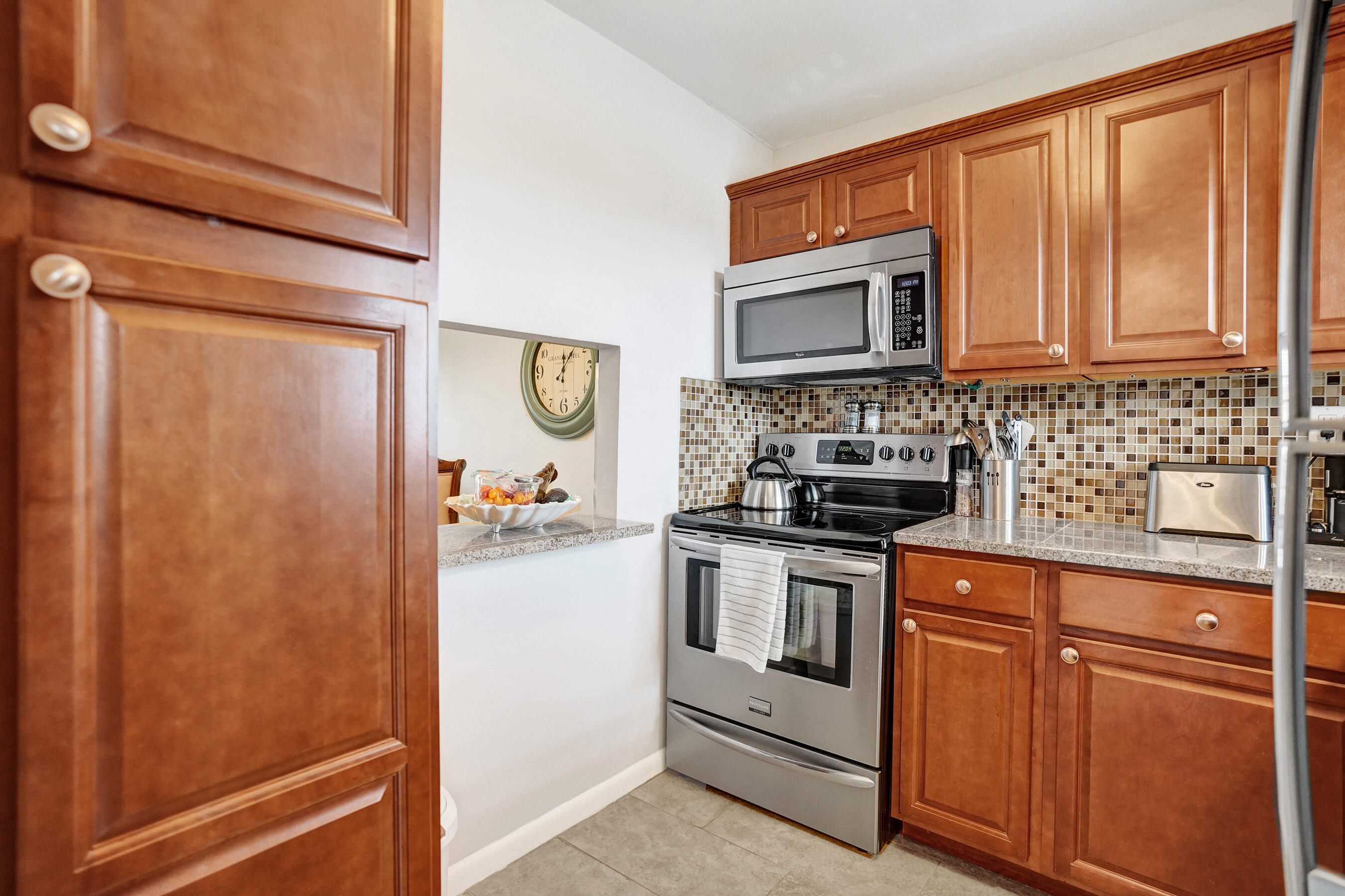 2901 E Sunrise Lakes Drive E 305 Property Photo 10